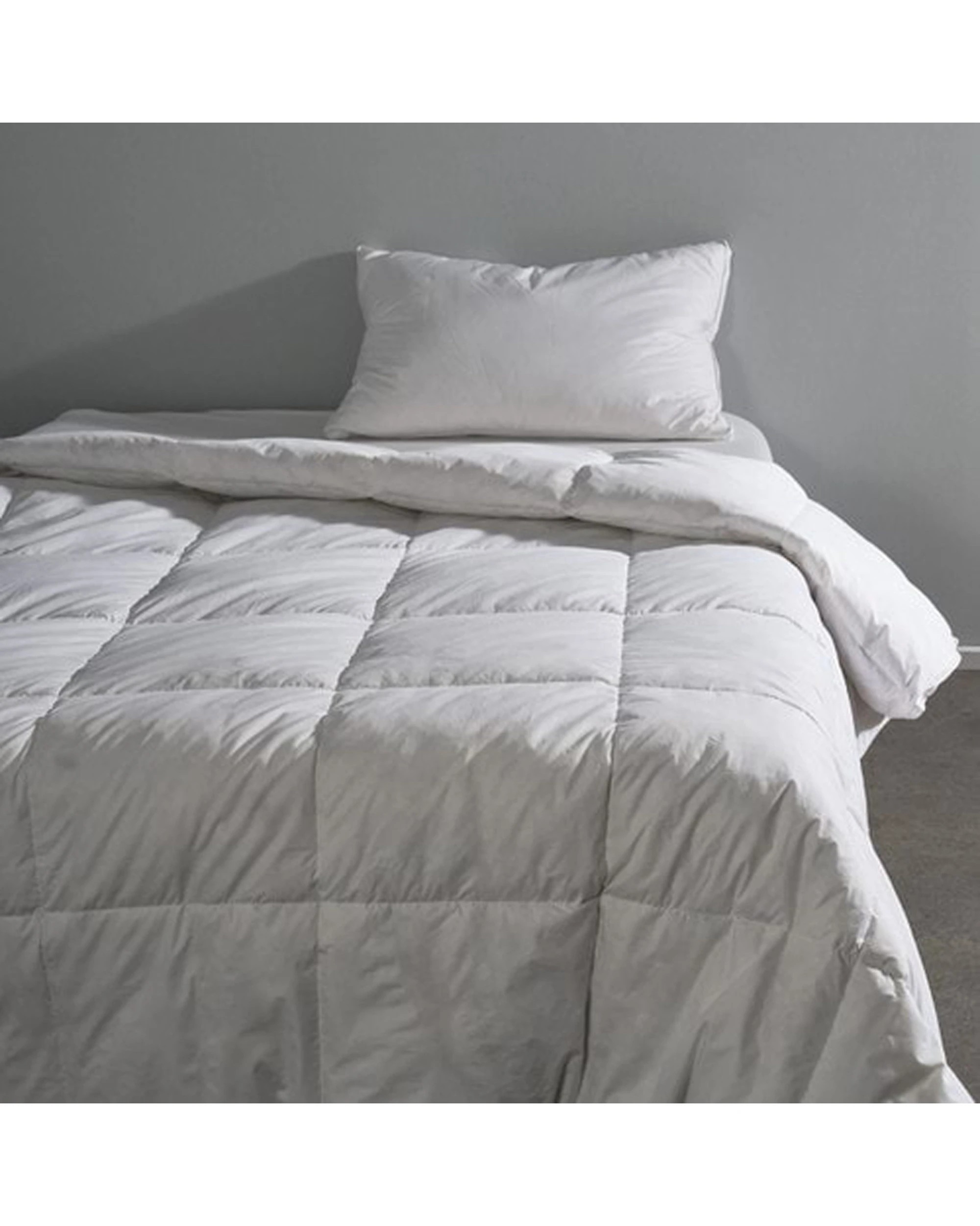 1 Oca Bed Goose Feather And Down Box Quilt - Super King Bed - White, 1 of 1