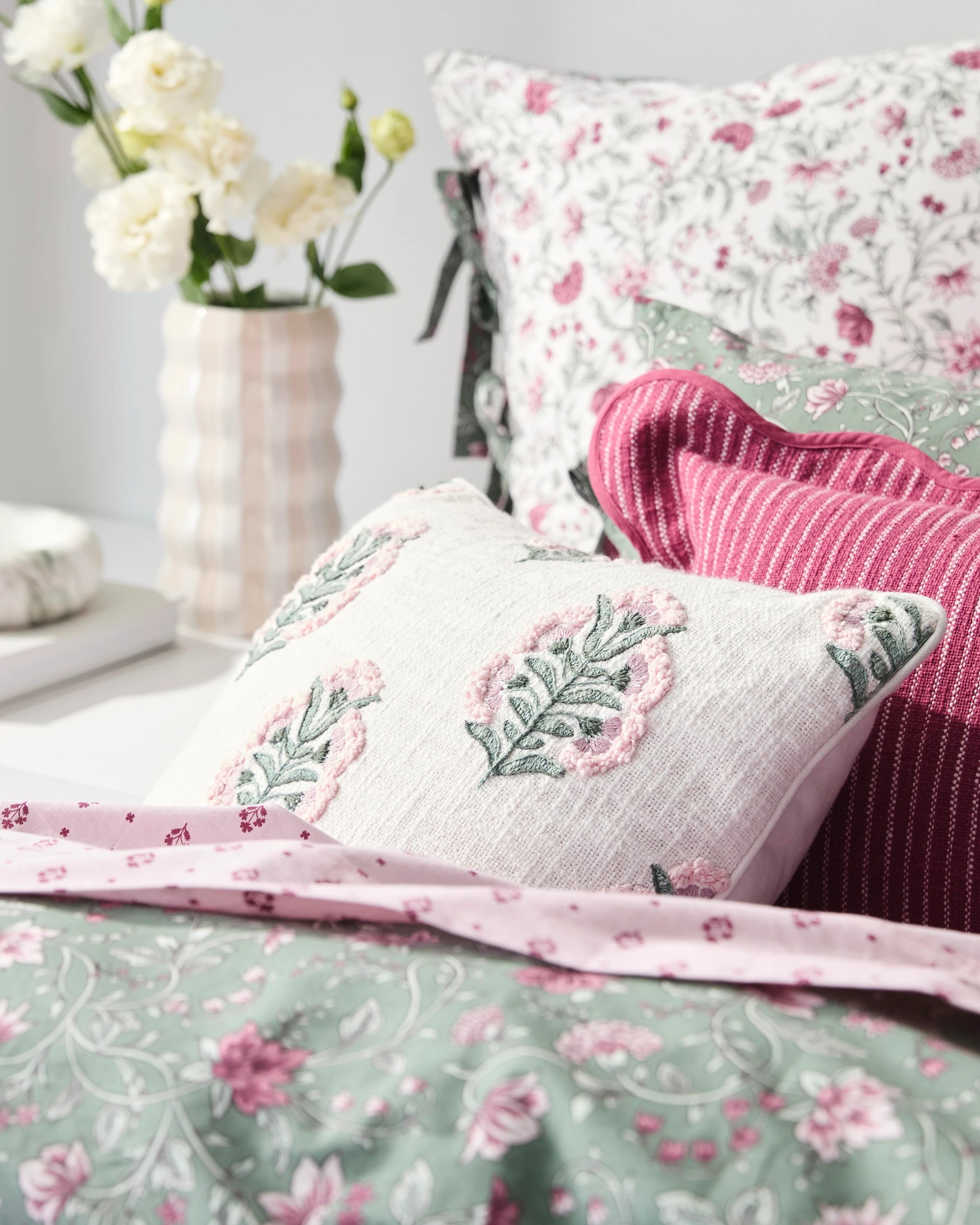 2 Target Adley Floral Australian Cotton Quilt Cover Set - King Bed - White, 2 of 4
