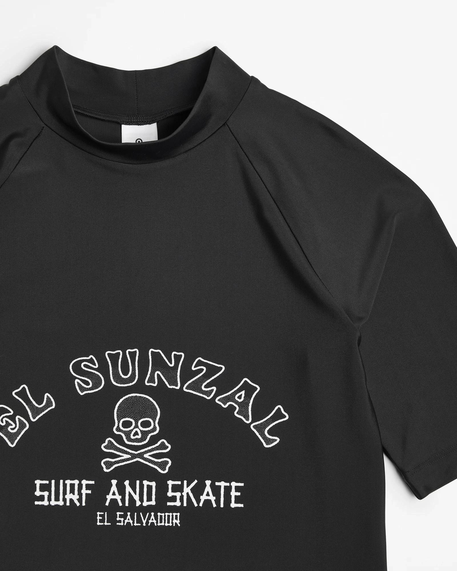 2 Target Short Sleeve Swim Rash Vest BLACK, 2 of 3