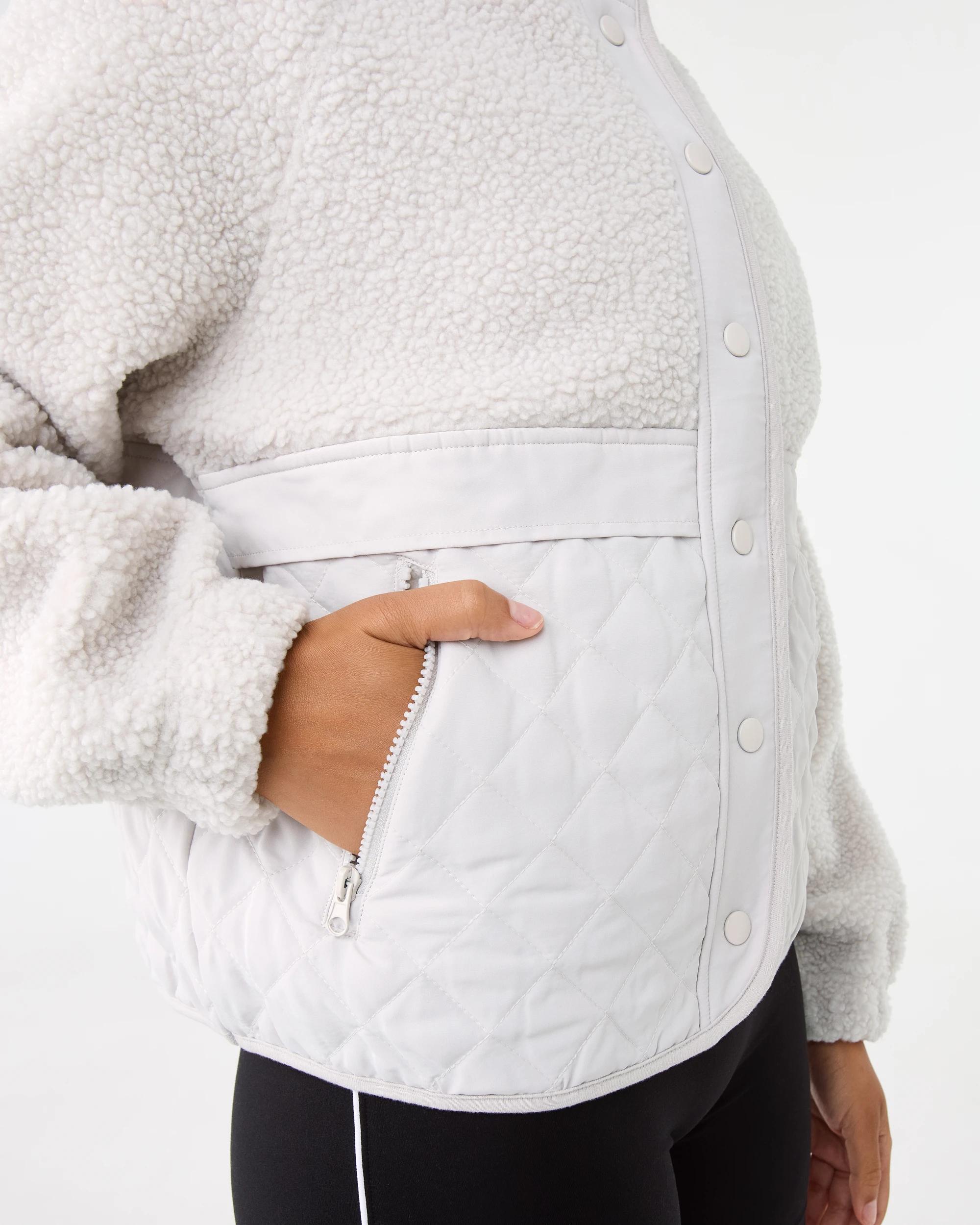 8 Active Womens Contrast Sherpa Quilted Jacket Peak Grey, 8 of 8