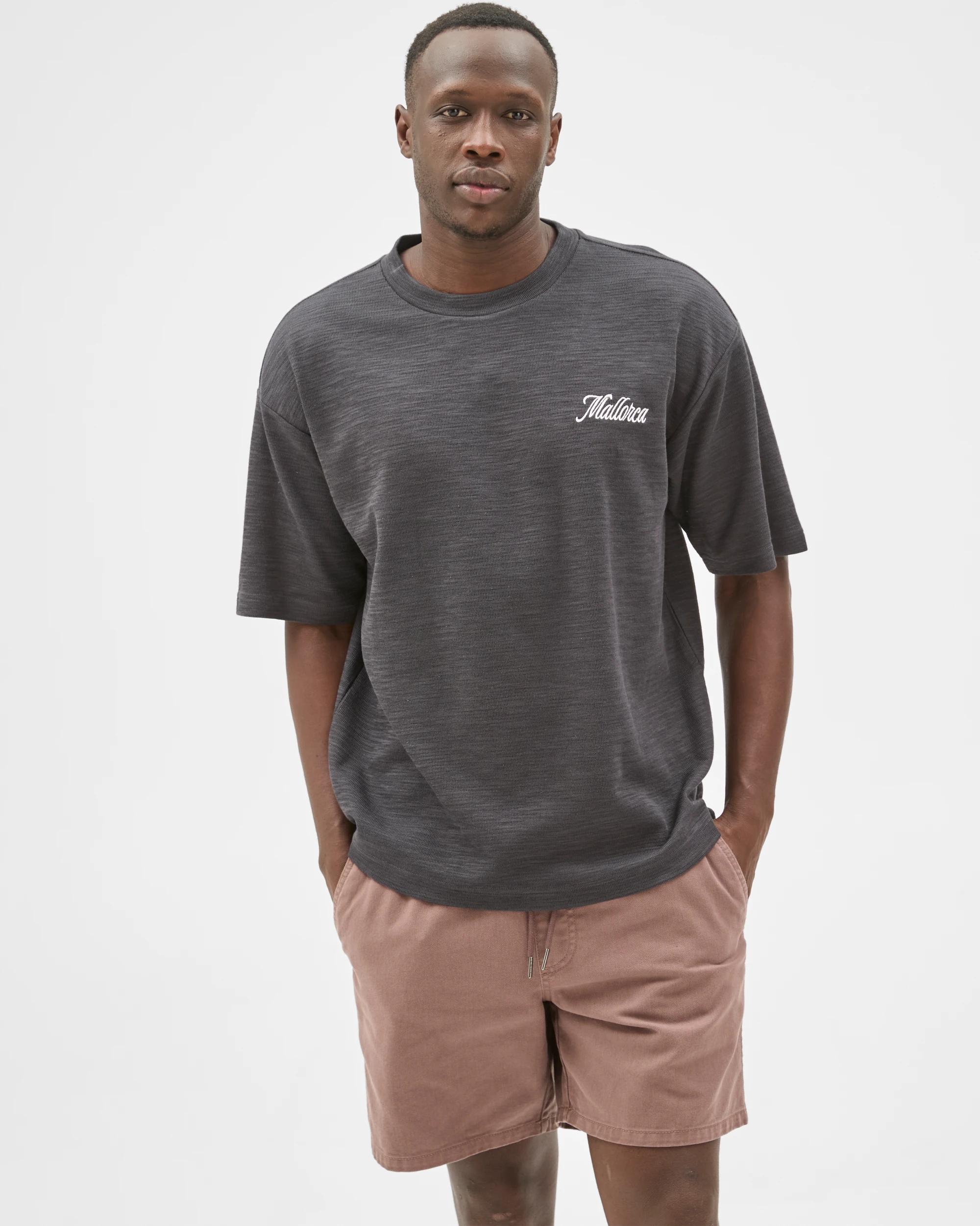 1 Commons Textured Graphic T-Shirt BLACK MALLORCA, 1 of 5