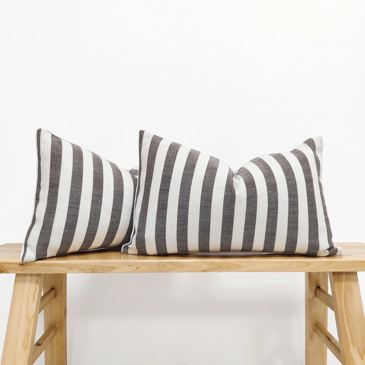 2 Gioia Casa 2-Pack Yarn-Dyed Linen Cotton Cushion Covers 30x50cm - Cocoa, 2 of 3