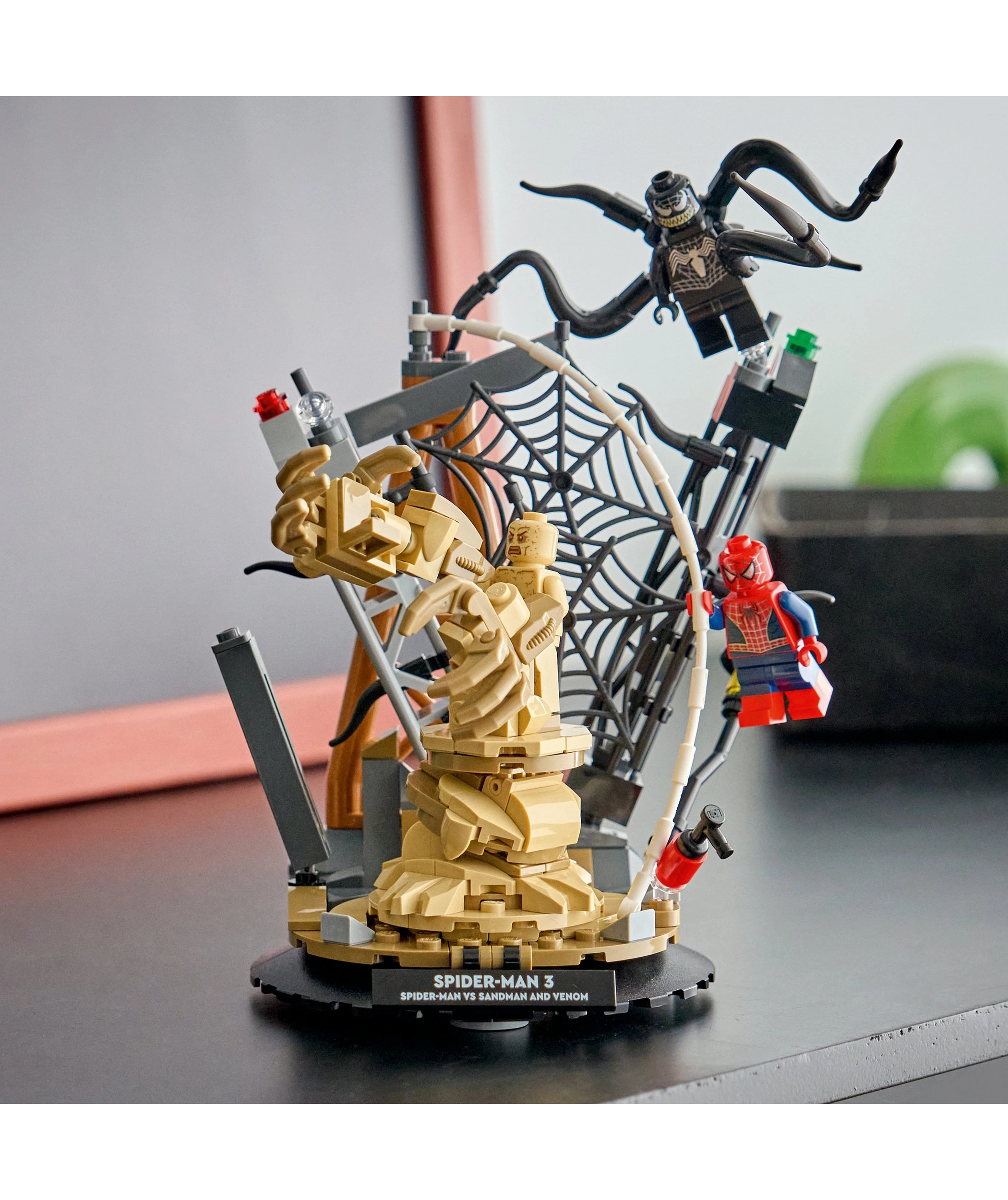 9 LEGO Super Heroes Epic Battle: Spider-Man vs. Sandman 76334, 9 of 10