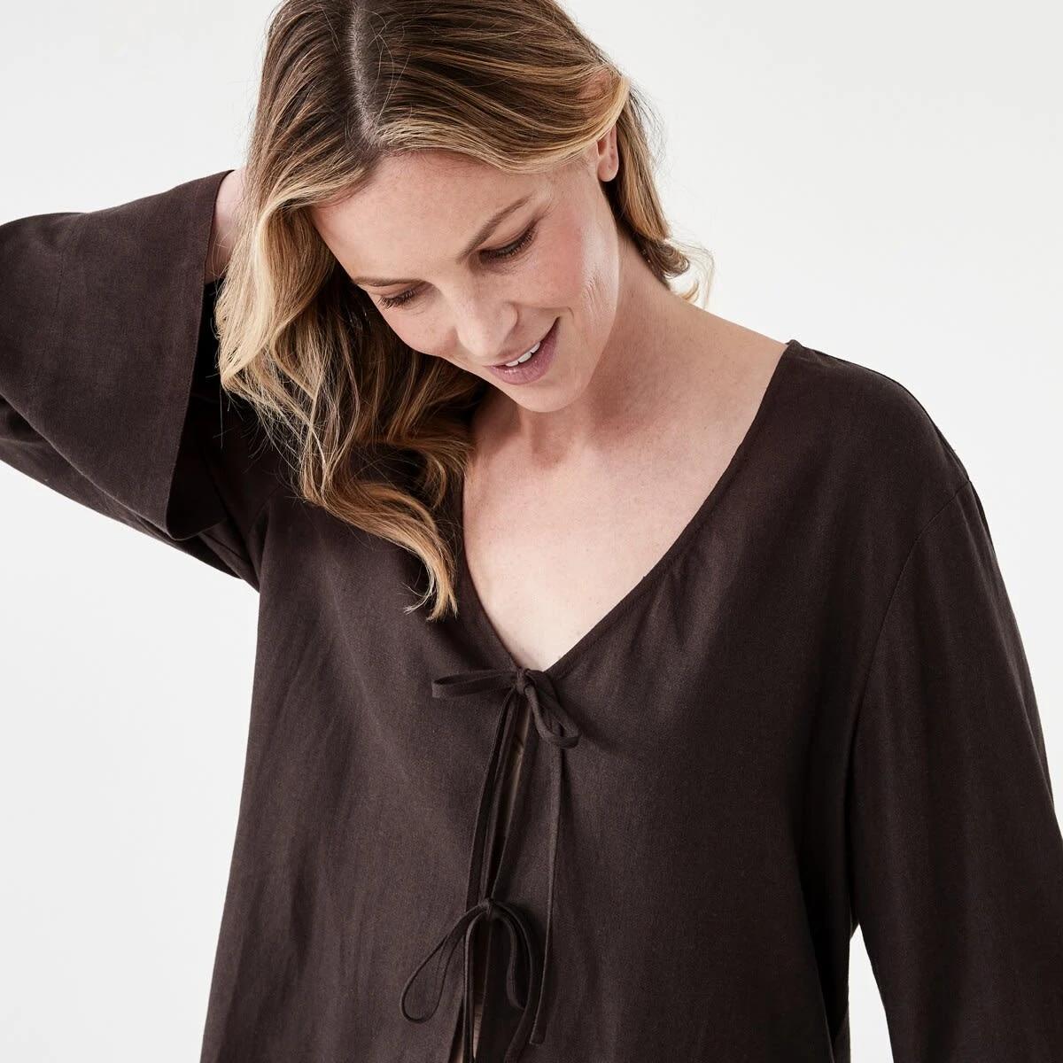 4 Long Sleeve Tie Front Linen Blend Top MELTED CHOCOLATE, 4 of 6