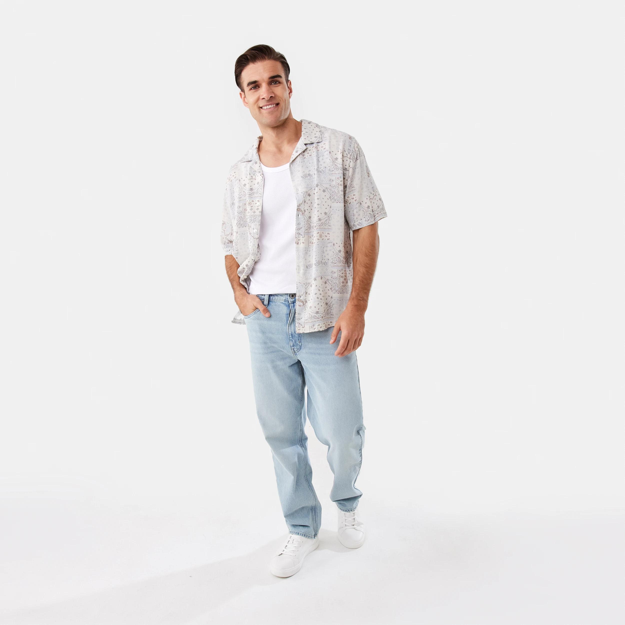 2 Relaxed Jeans Light Wash, 2 of 9