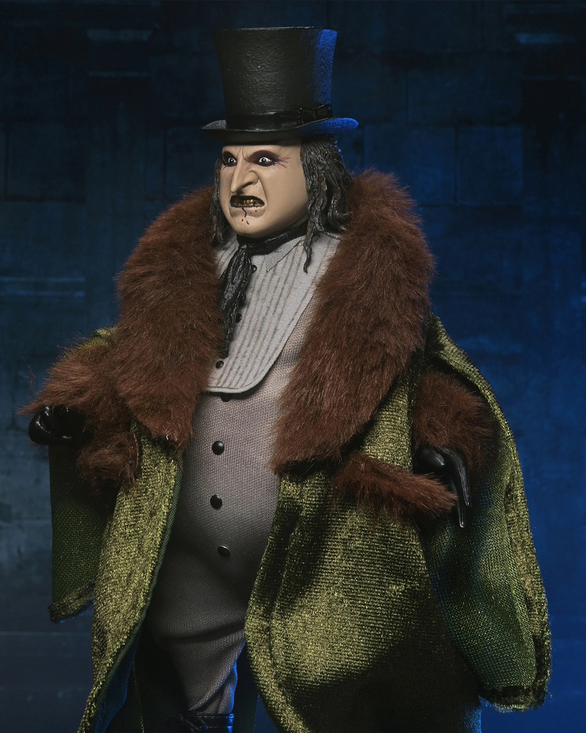 Neca DC Comics: The Penguin (Batman Returns) – 8 Inch Scale Clothed ...