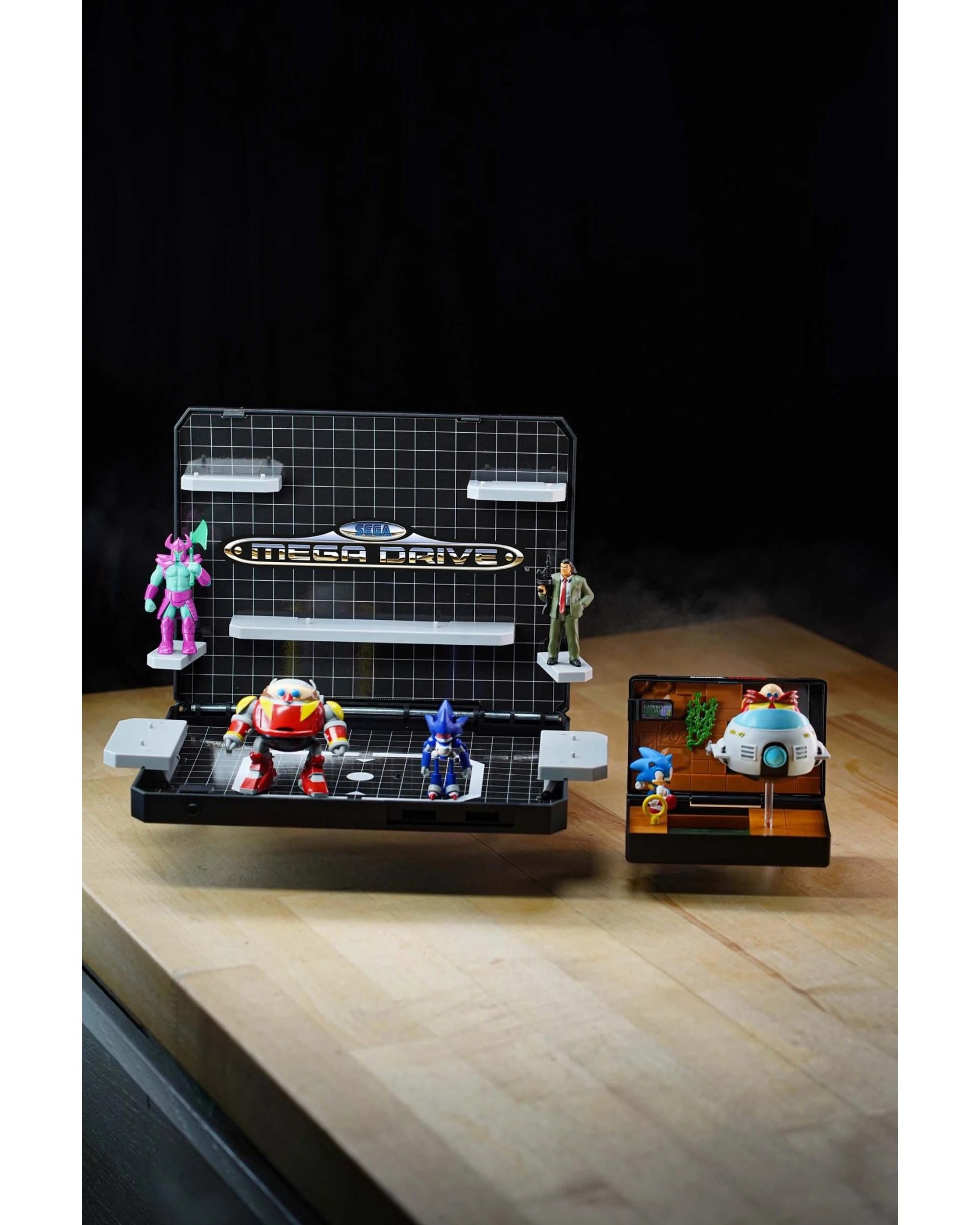 8 Console Heroes Sega Mega Drive Supervillain Bundle Diorama, 8 of 10