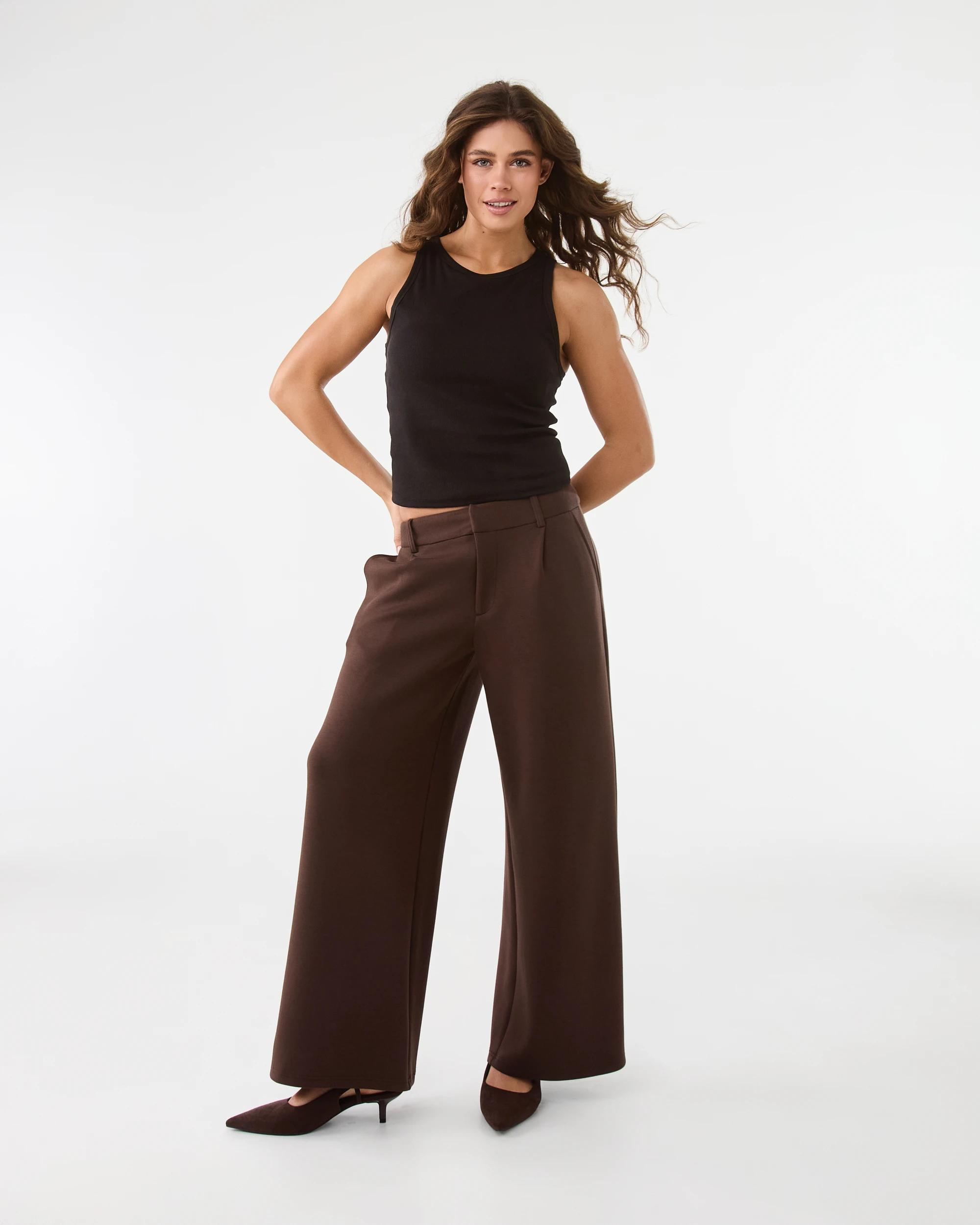 2 Sleeveless Shelf Bra Tank Black, 2 of 6