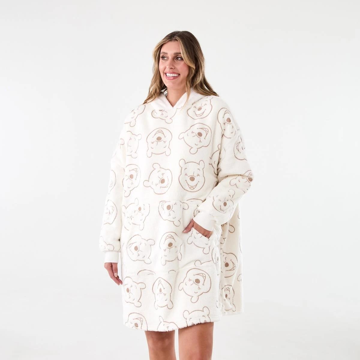 1 Winnie The Pooh License Pullover Gown Winnie Aop, 1 of 7