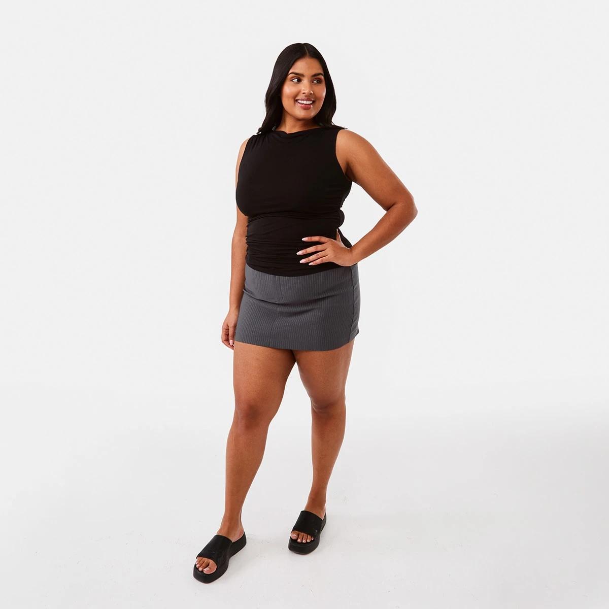 4 Sleeveless Ruched Top Black, 4 of 9
