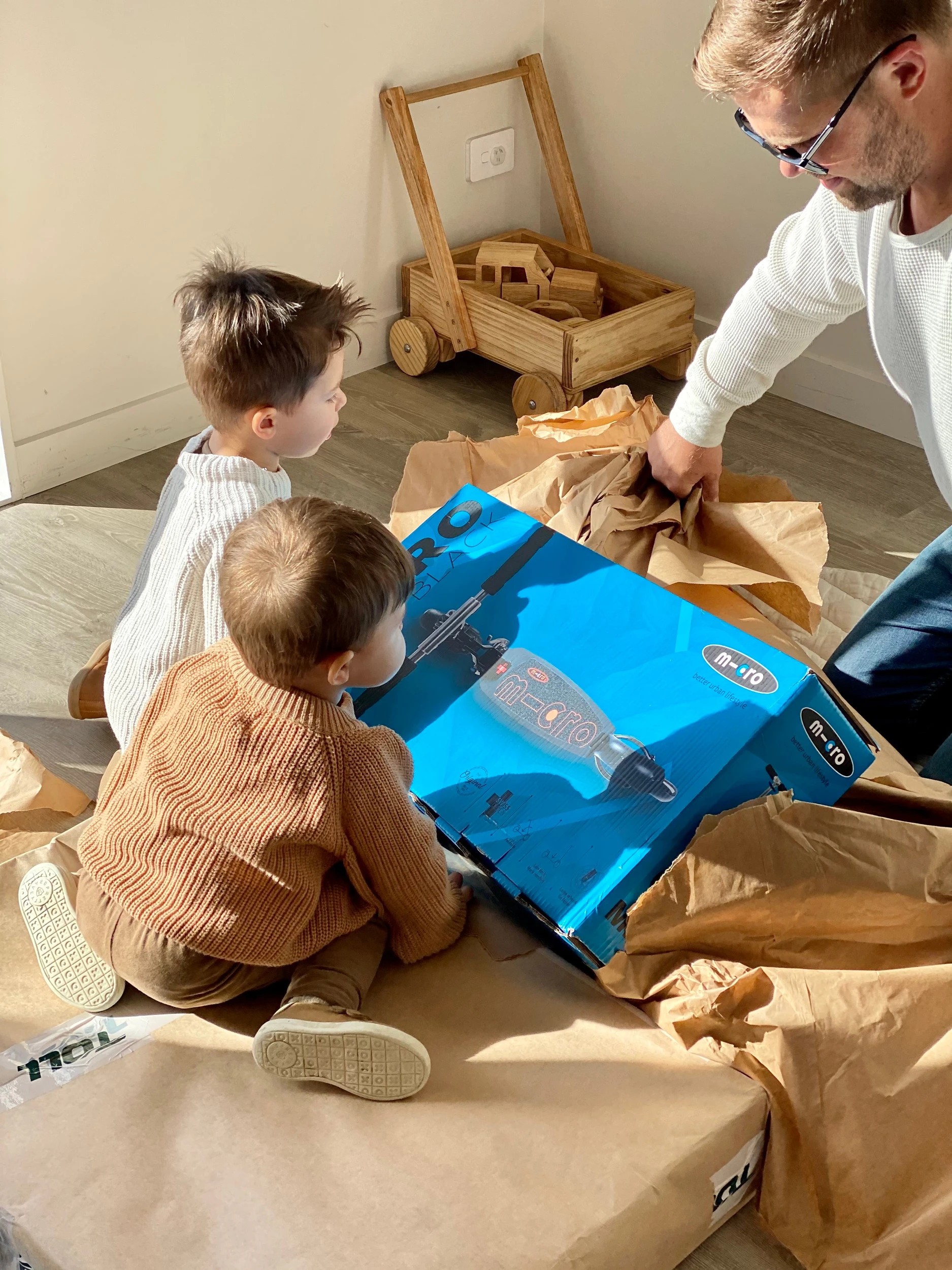 5 Micro Classic Adult Foldable Scooter - Black, 5 of 10