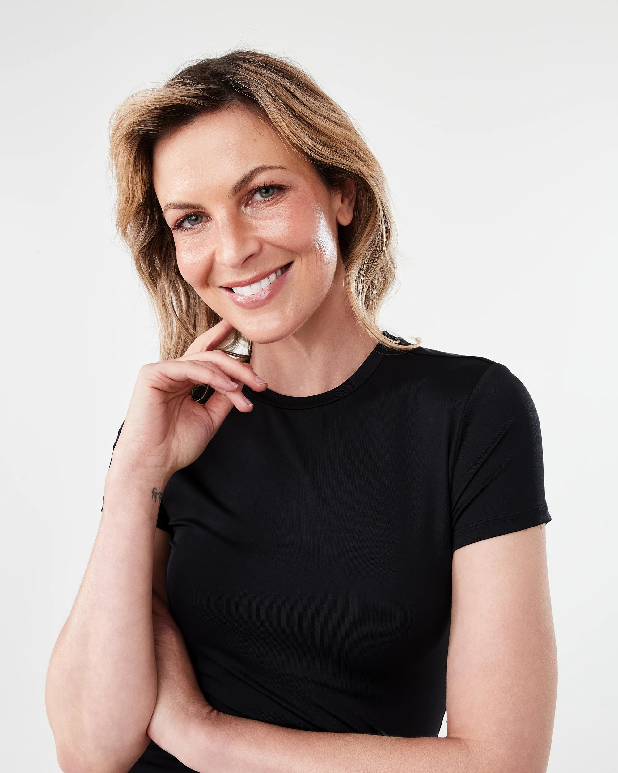 4 Short Sleeve Luxe T-shirt Black, 4 of 6