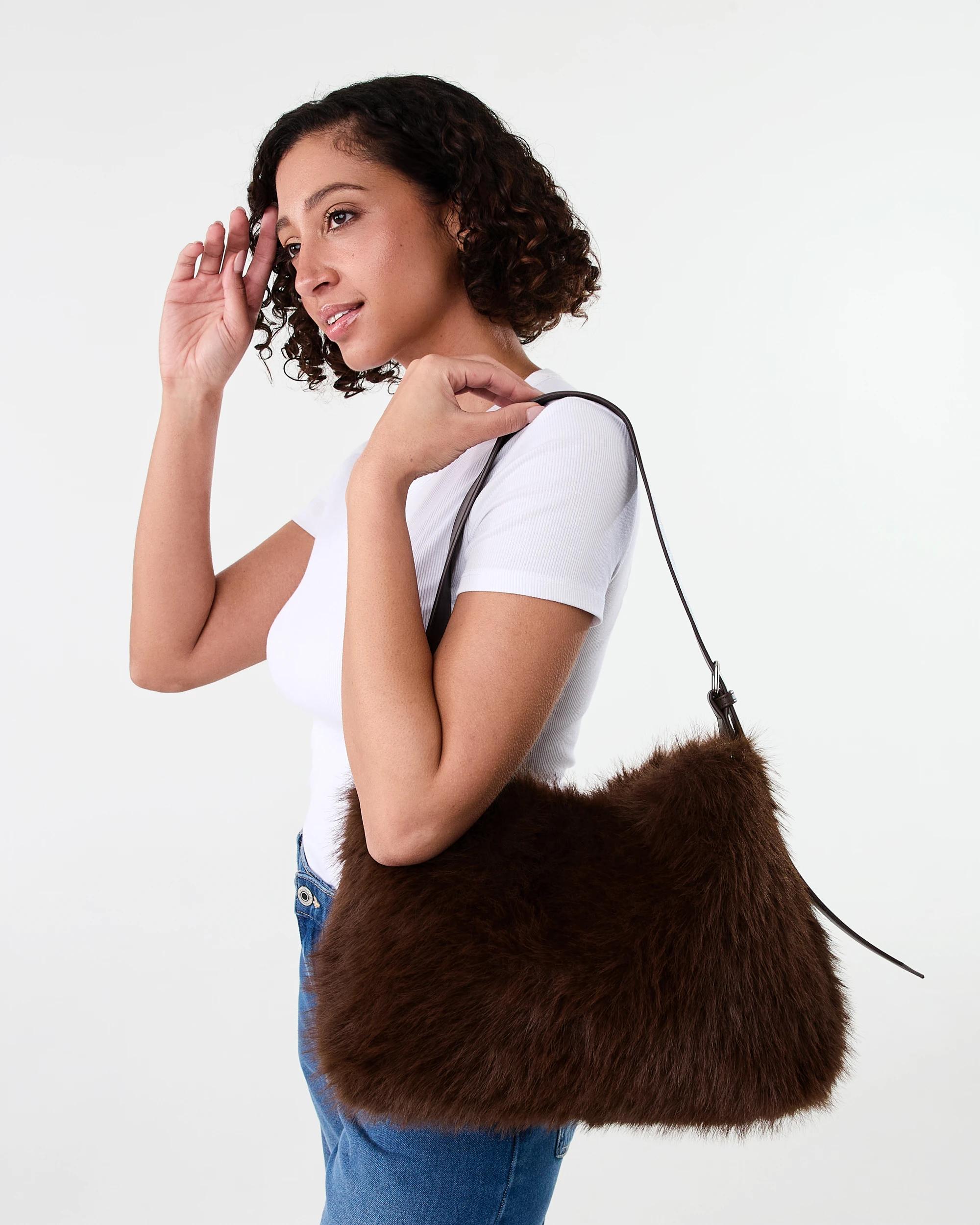 6 Faux Fur Tote Bag Chocolate, 6 of 7