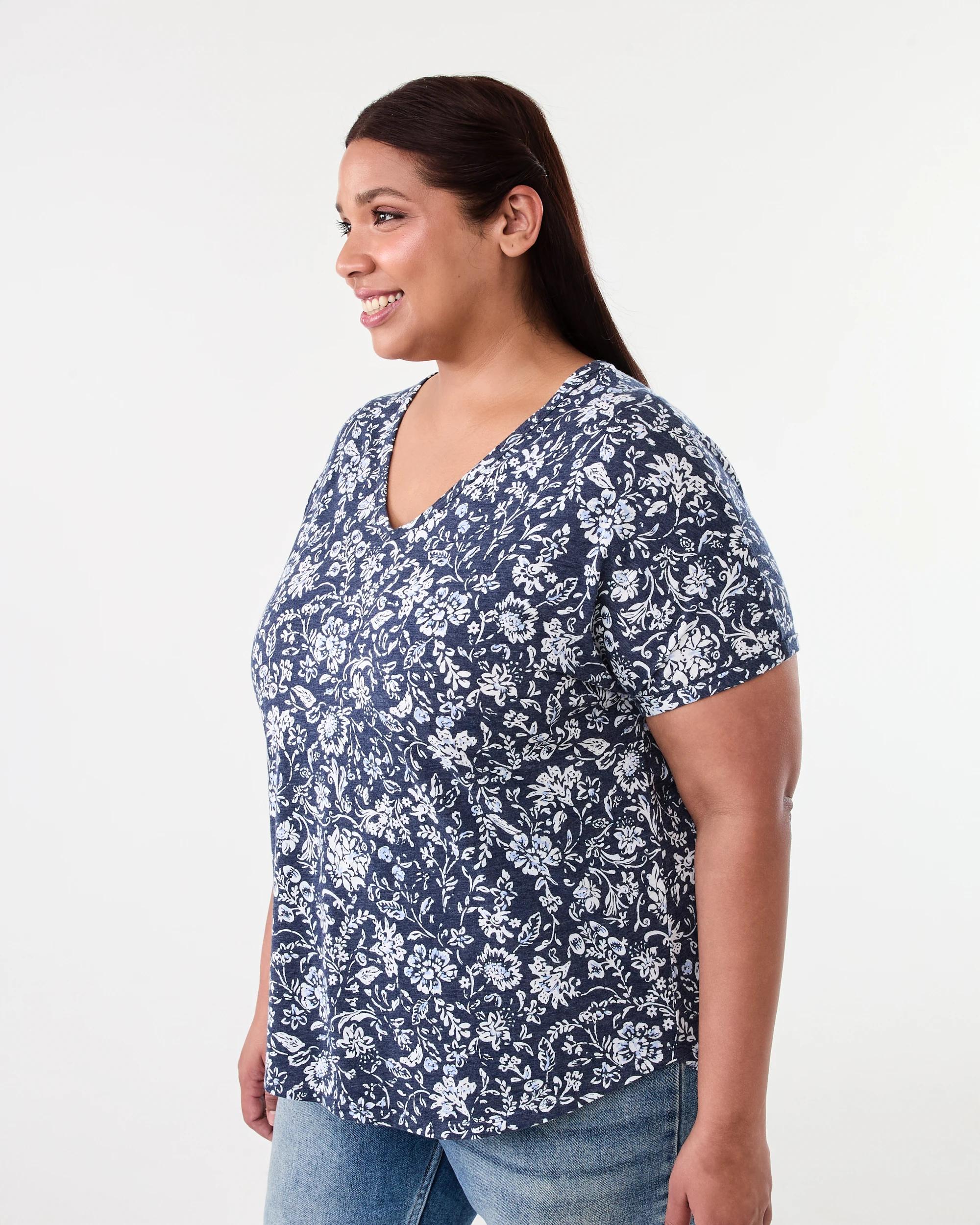 2 Curve Short Sleeve Print V-neck T-shirt Nav Chintz, 2 of 6