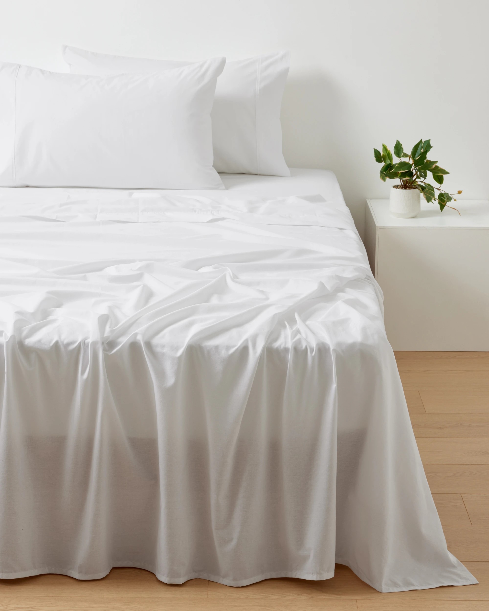 1 180 Thread Count Sheet Set - Queen Bed, White, 1 of 7