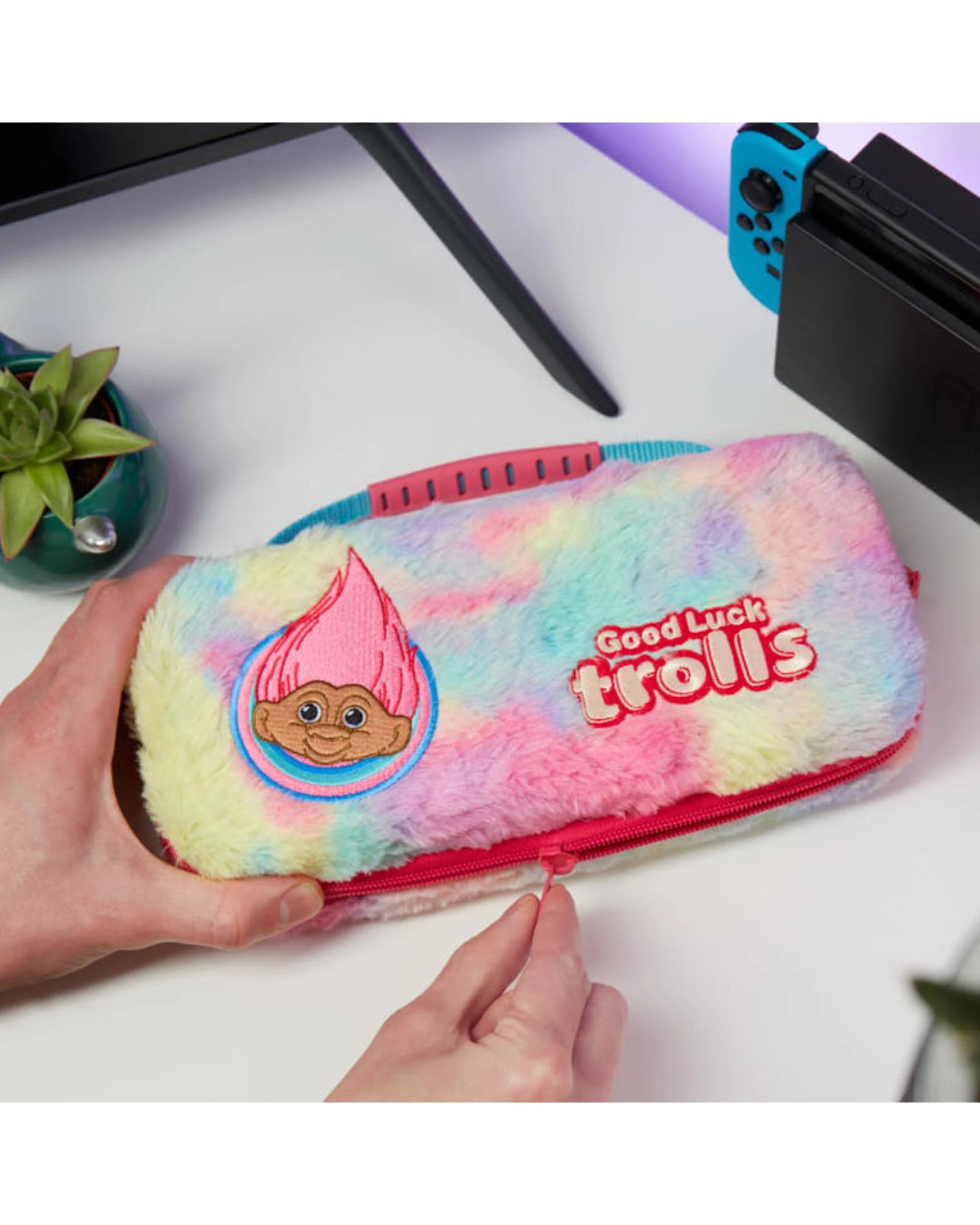 3 Numskull VIVA Trolls Carry Case for Nintendo Switch, 3 of 4