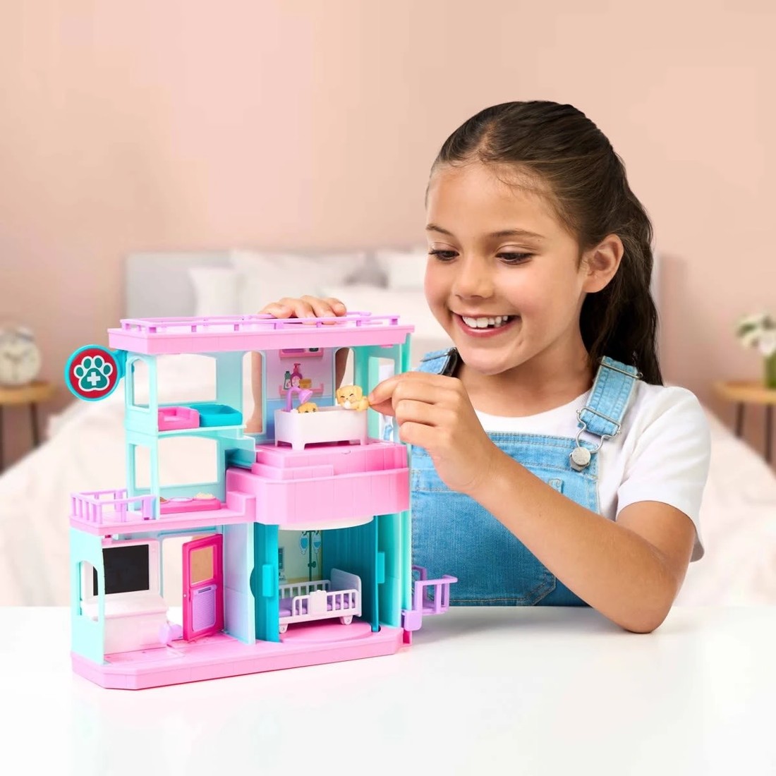 9 Little Live Pets Mama Surprise Families Baby Care Clinic Playset, 9 of 10