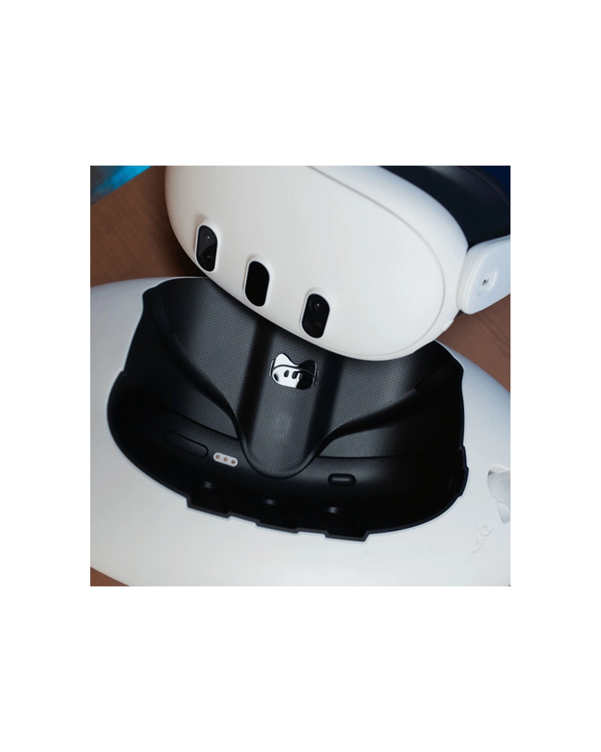 4 4Gamers Storage And Charging Station For Meta Quest 3 Fast Charging 2.5h - White, 4 of 4