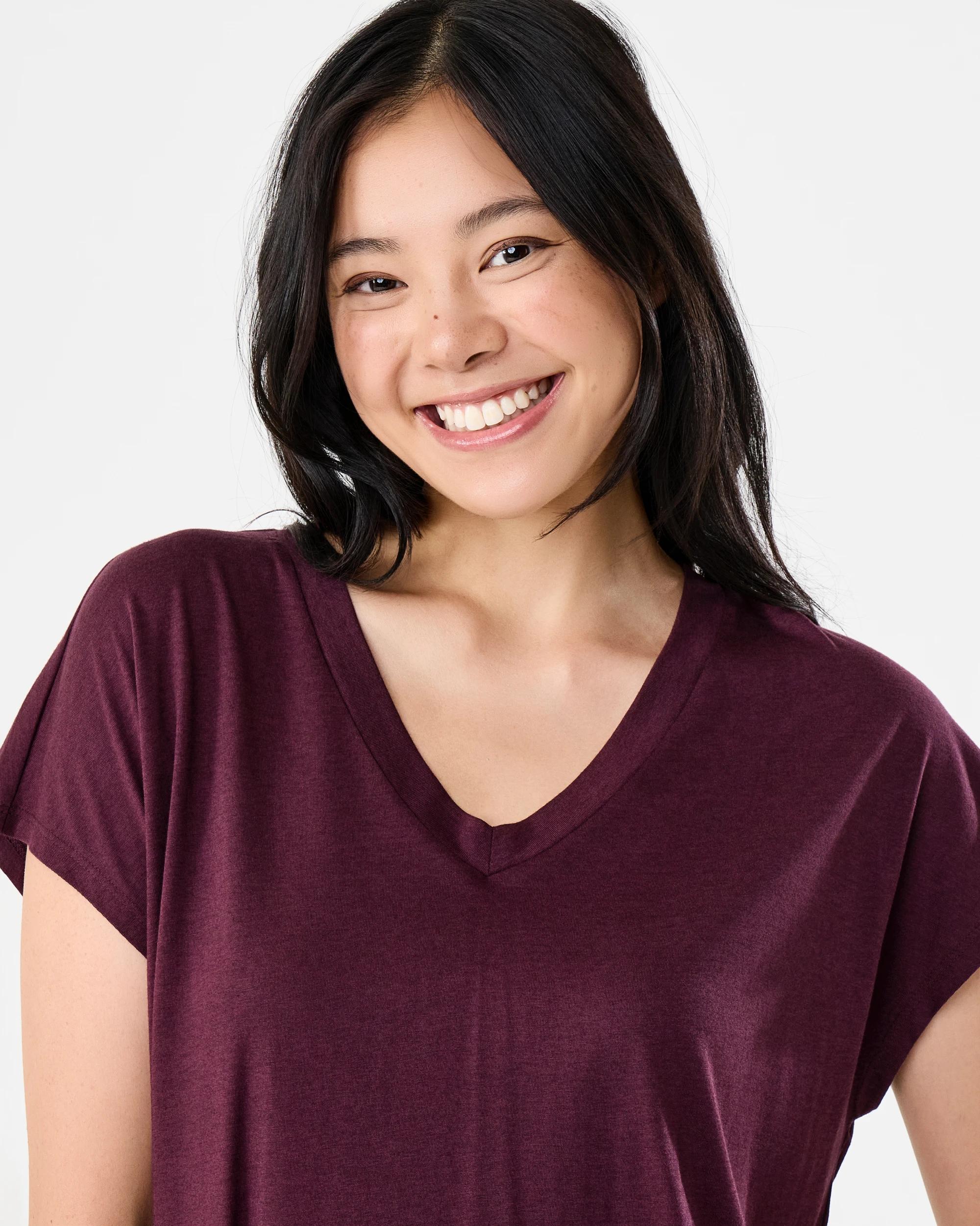 4 Short Extended Sleeve V-Neck T-shirt Red Royale, 4 of 6