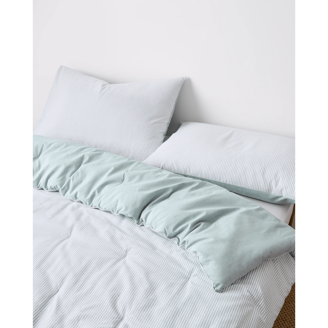 2 Target Hampton Stripe Comforter Set
 - Queen Bed
 - Green, 2 of 3