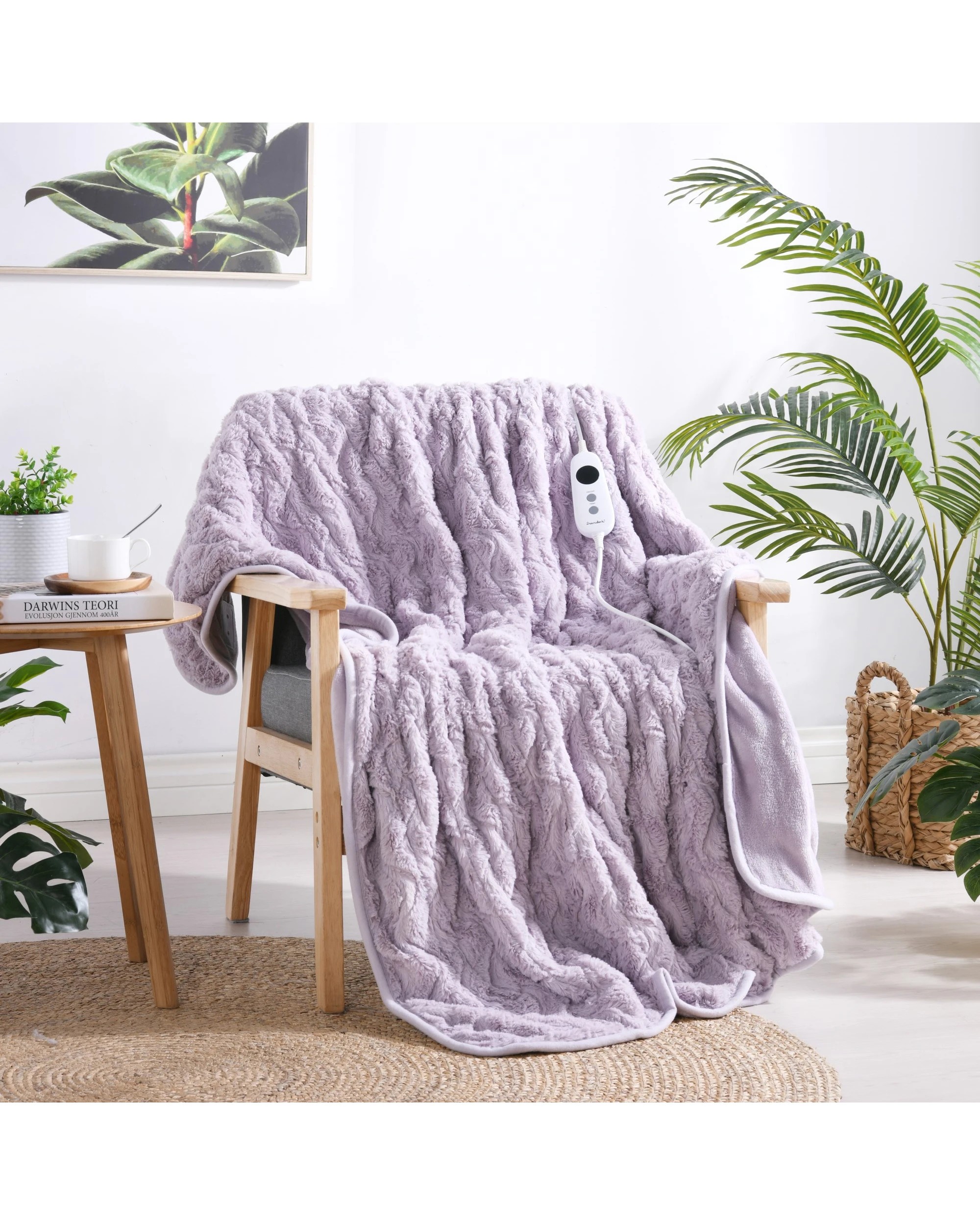 1 Dreamaker Felix 500gsm Faux Fur Heated Throw 130x160cm - Lavender, 1 of 7