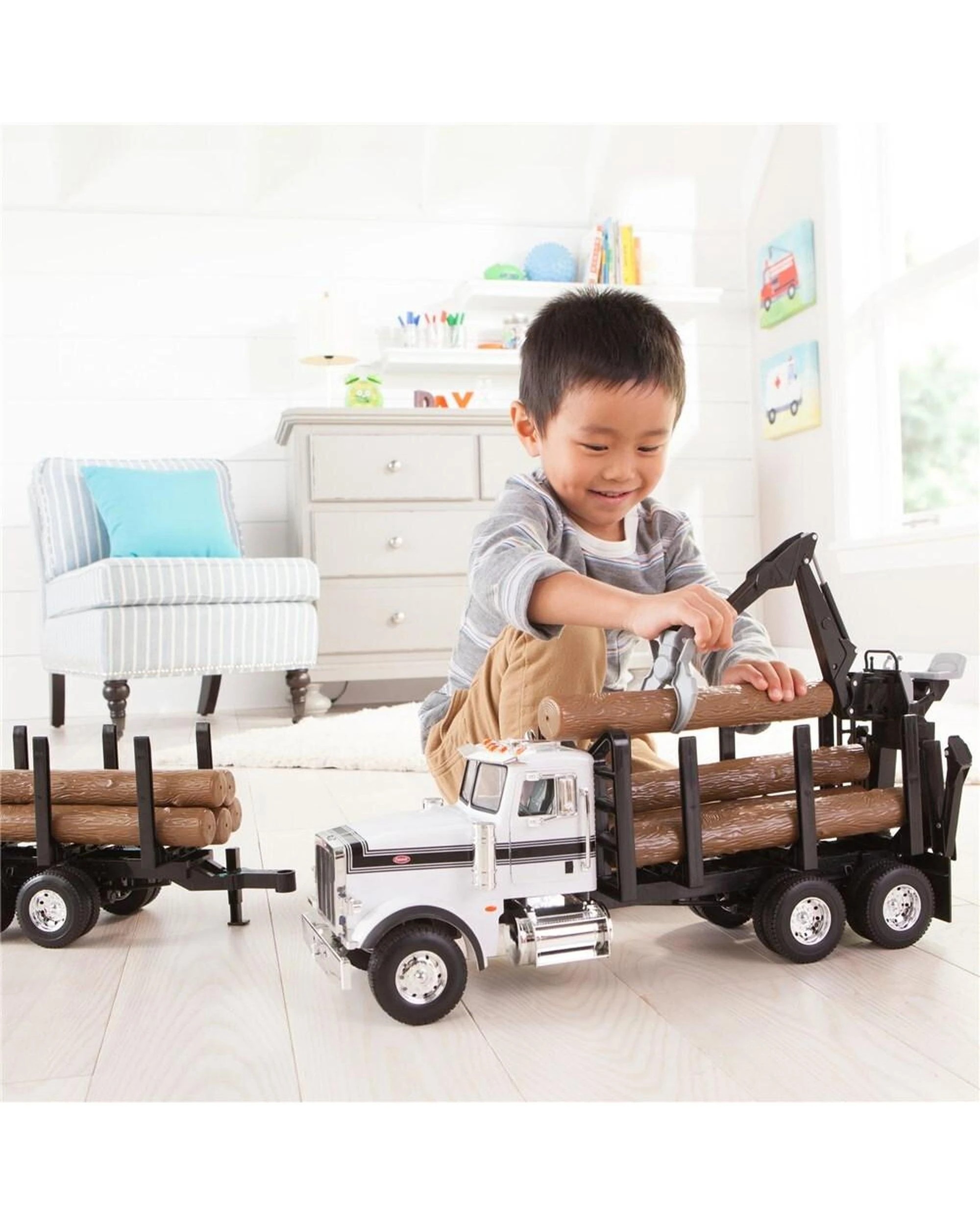 3 ERTL Big Farm Peterbilt Logging Truck with Pup Trailer & Logs 1:16 Scale, 3 of 3