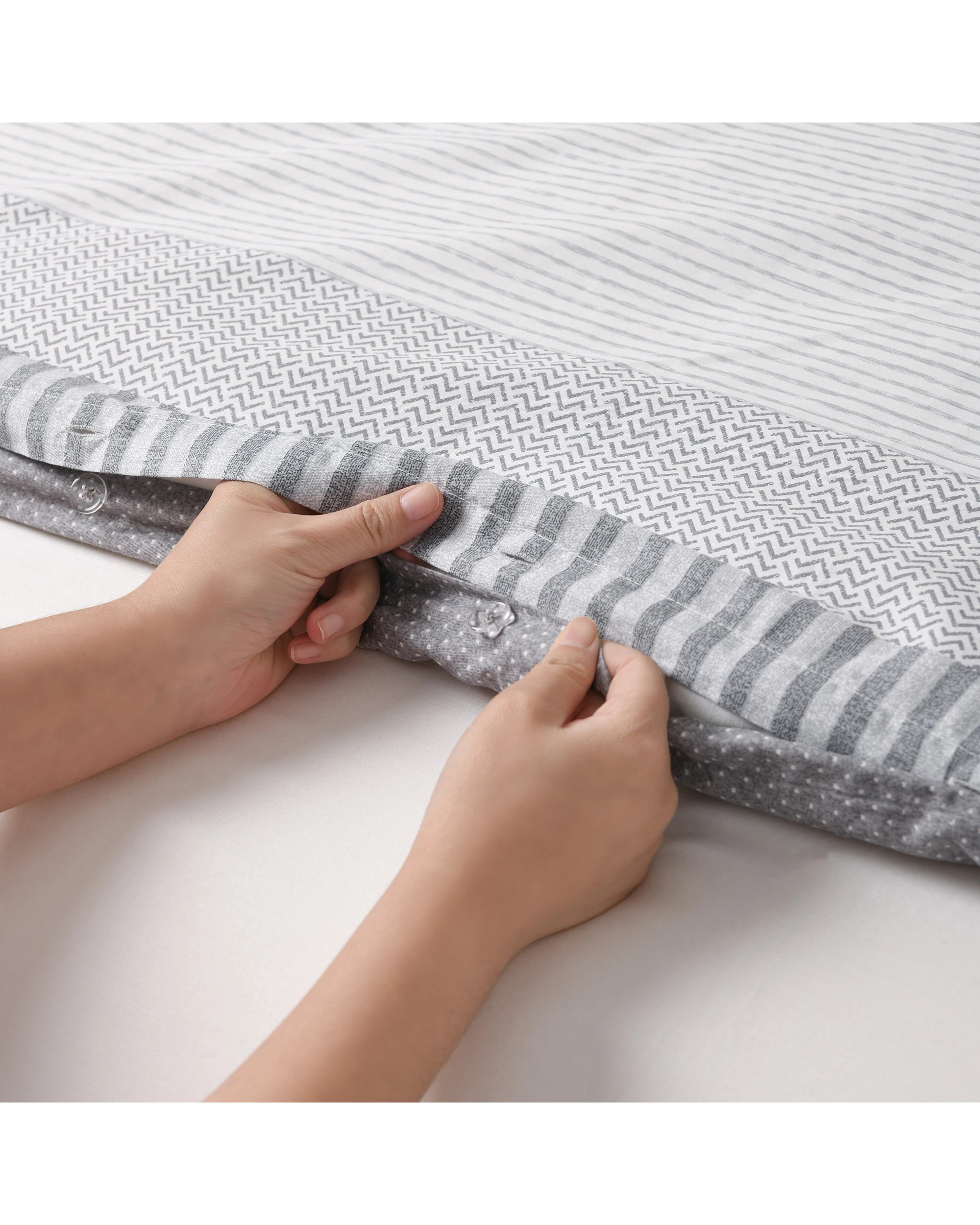 7 Dreamaker Artarmon 100% Cotton Reversible Quilt Cover Set - King Single Bed - Grey, 7 of 8