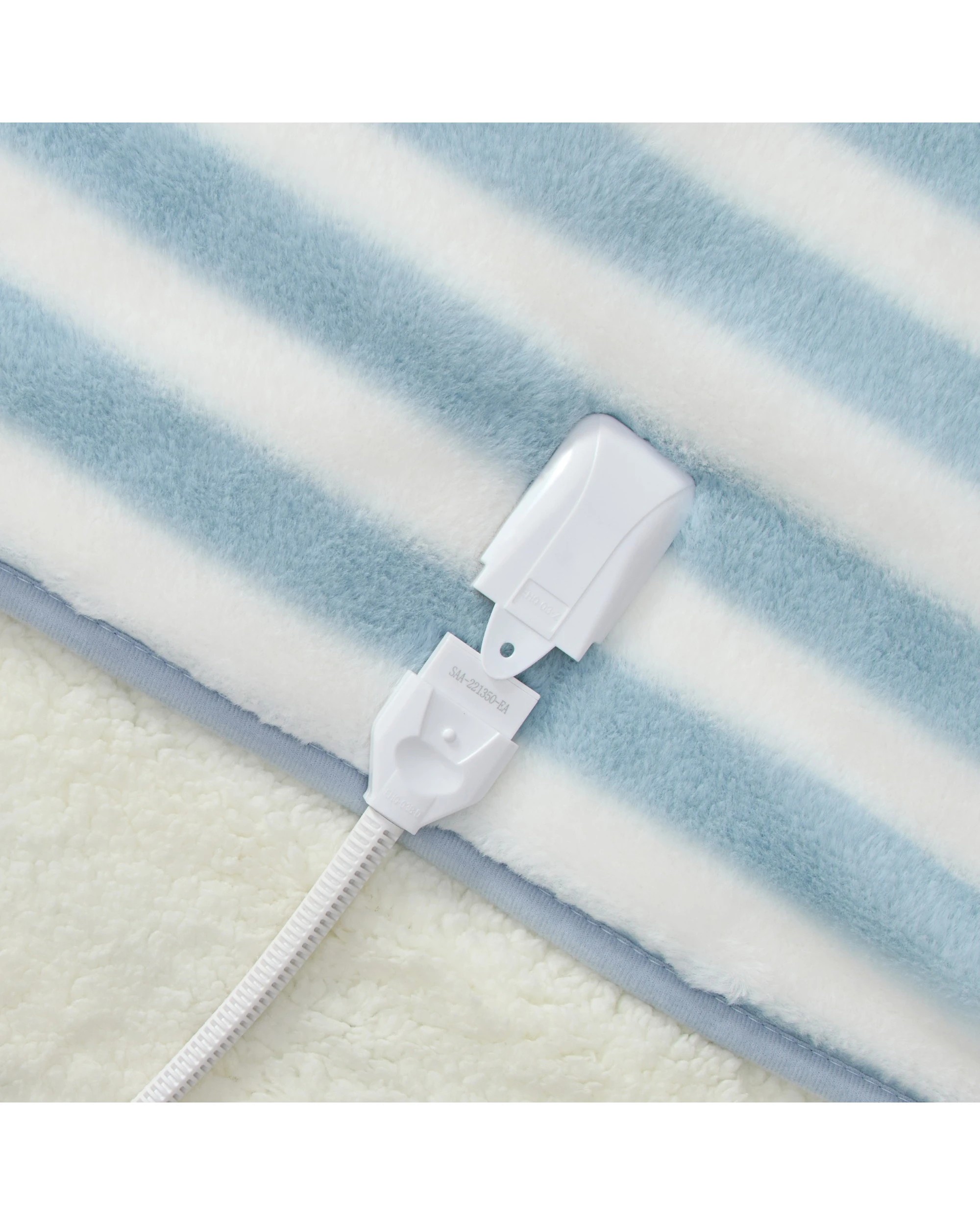 6 Dreamaker Linea Faux Fur Heated Throw 180x200cm - Blue, 6 of 9
