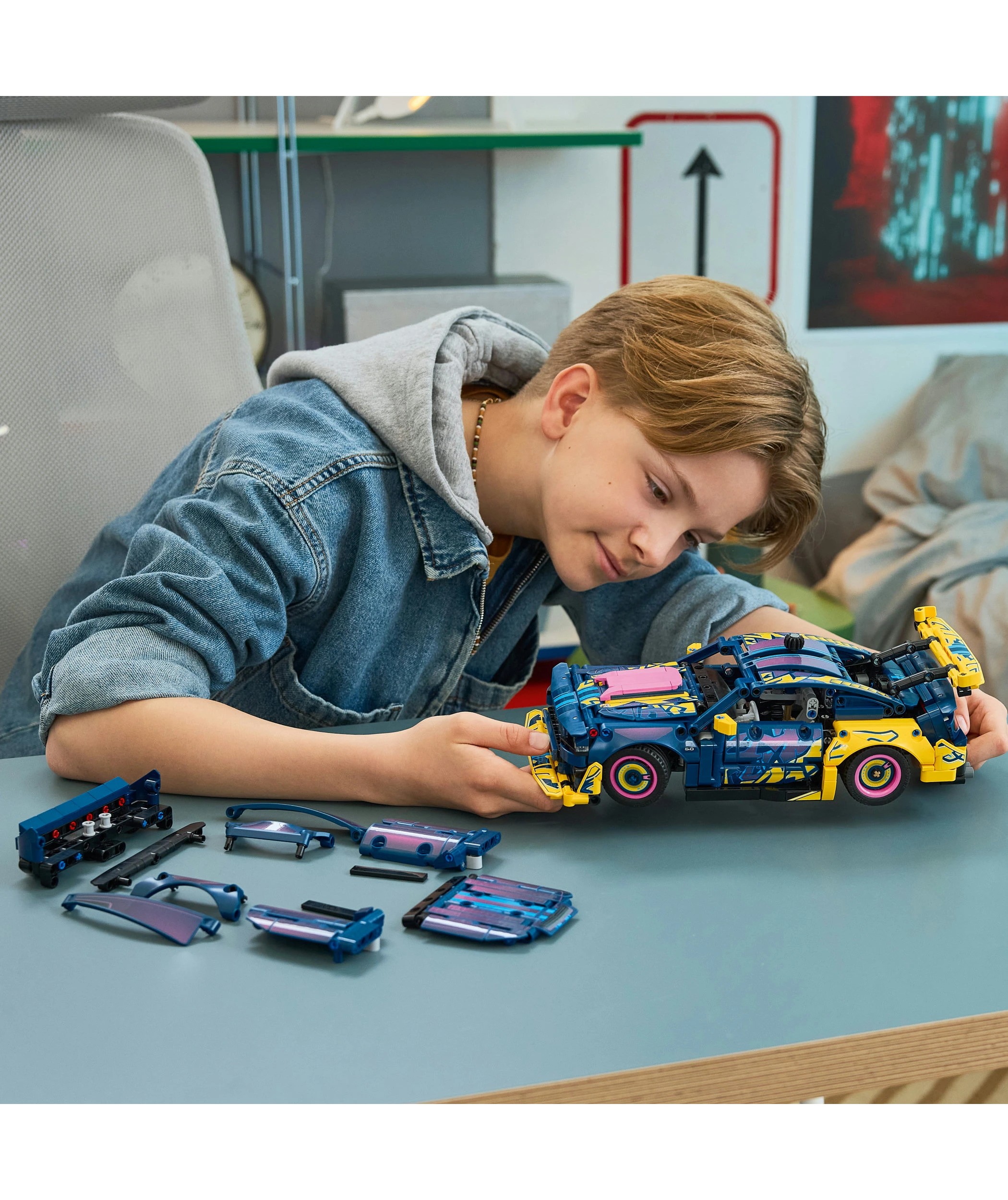 8 LEGO Technic Custom Garage Ford Mustang GT Car 42236, 8 of 10