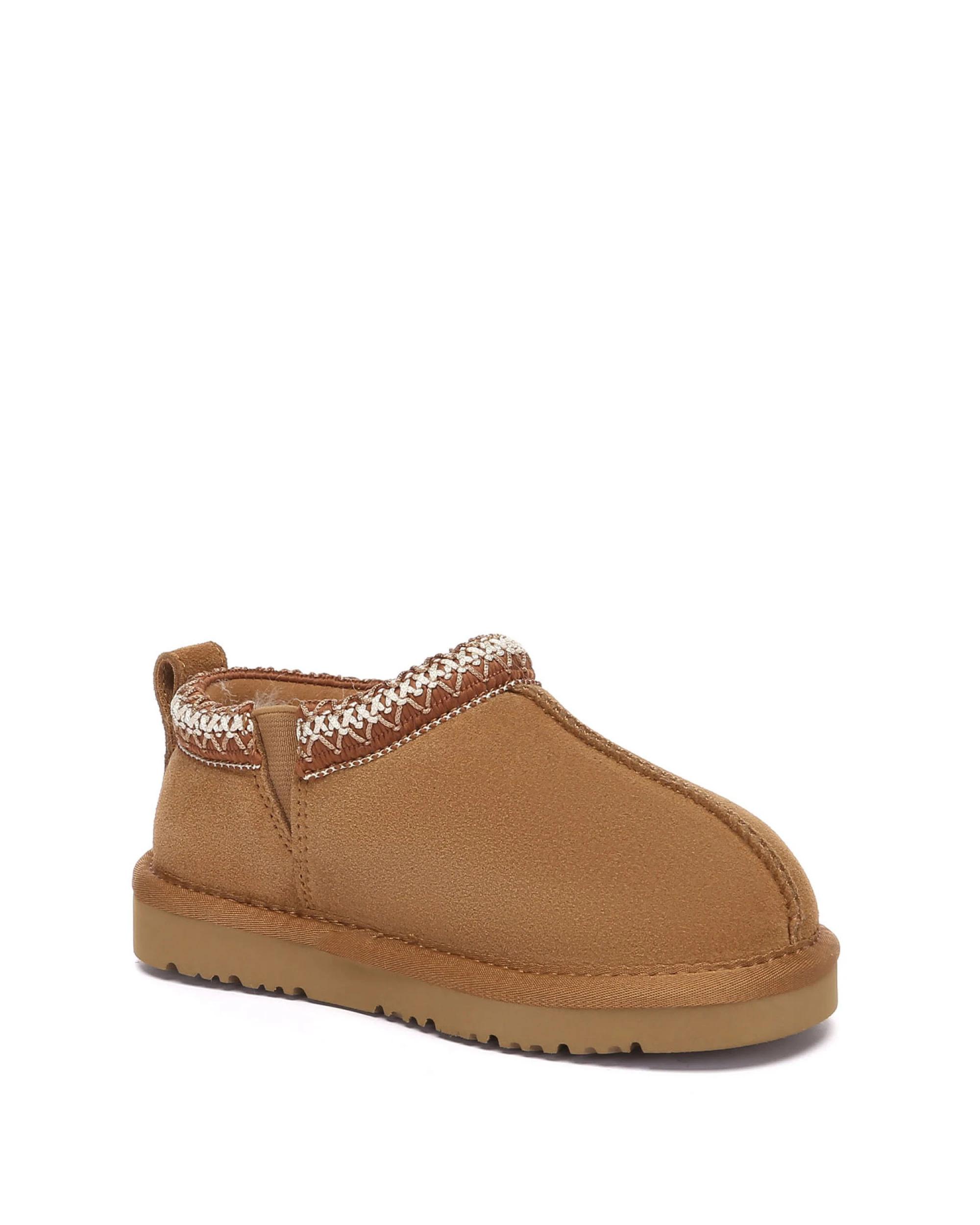2 Australian Shepherd UGG Kids Tazzy Tay Slippers CHESTNUT/BROWN, 2 of 5