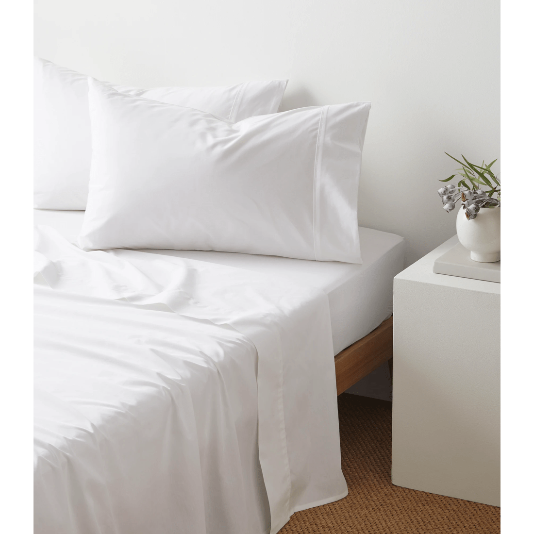 1 Target Australian Cotton 250 Thread Count Fitted Sheet
 - King Single Bed
 - White, 1 of 2