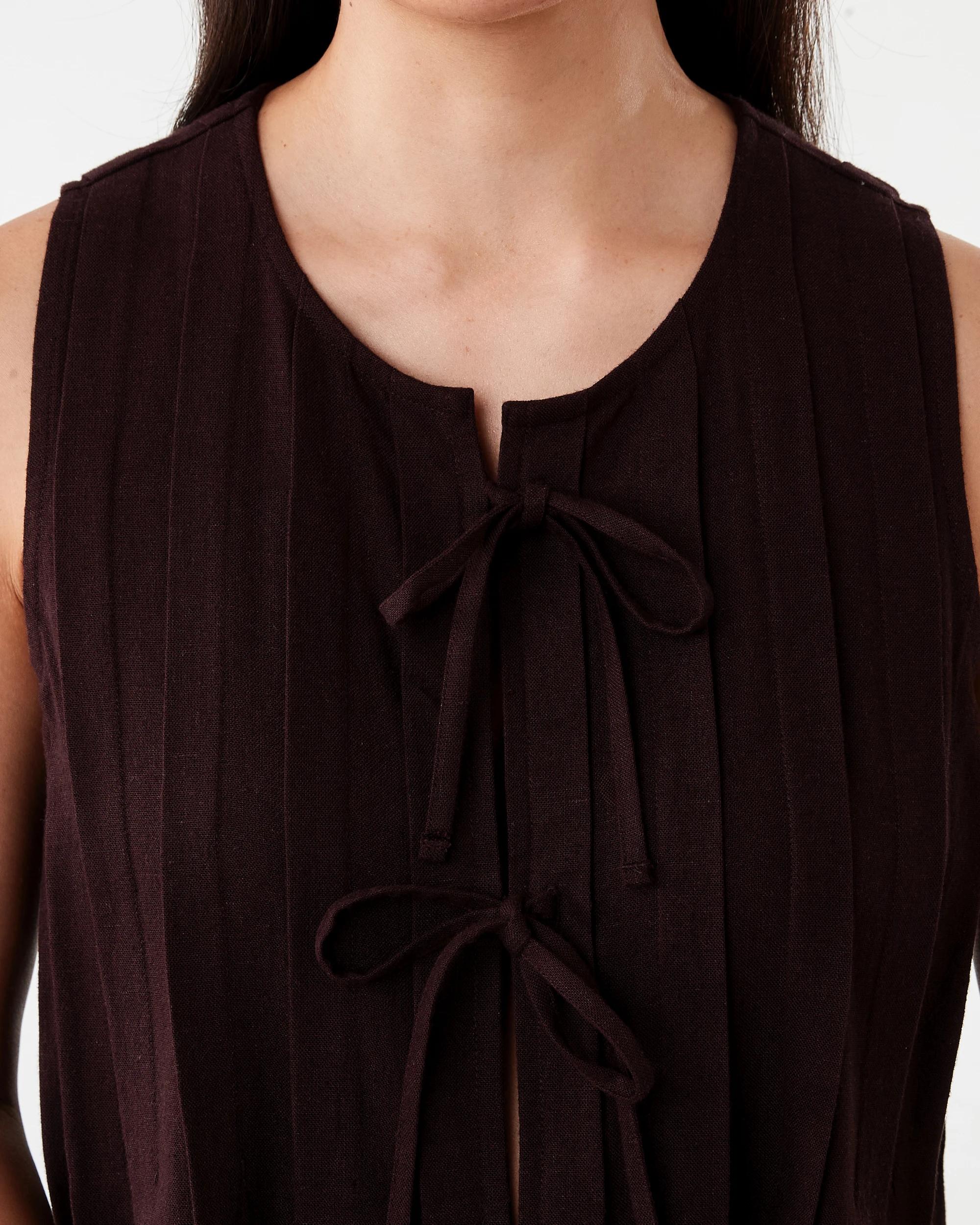 5 Sleeveless Pleated Tie Front Top Choc Plum, 5 of 7