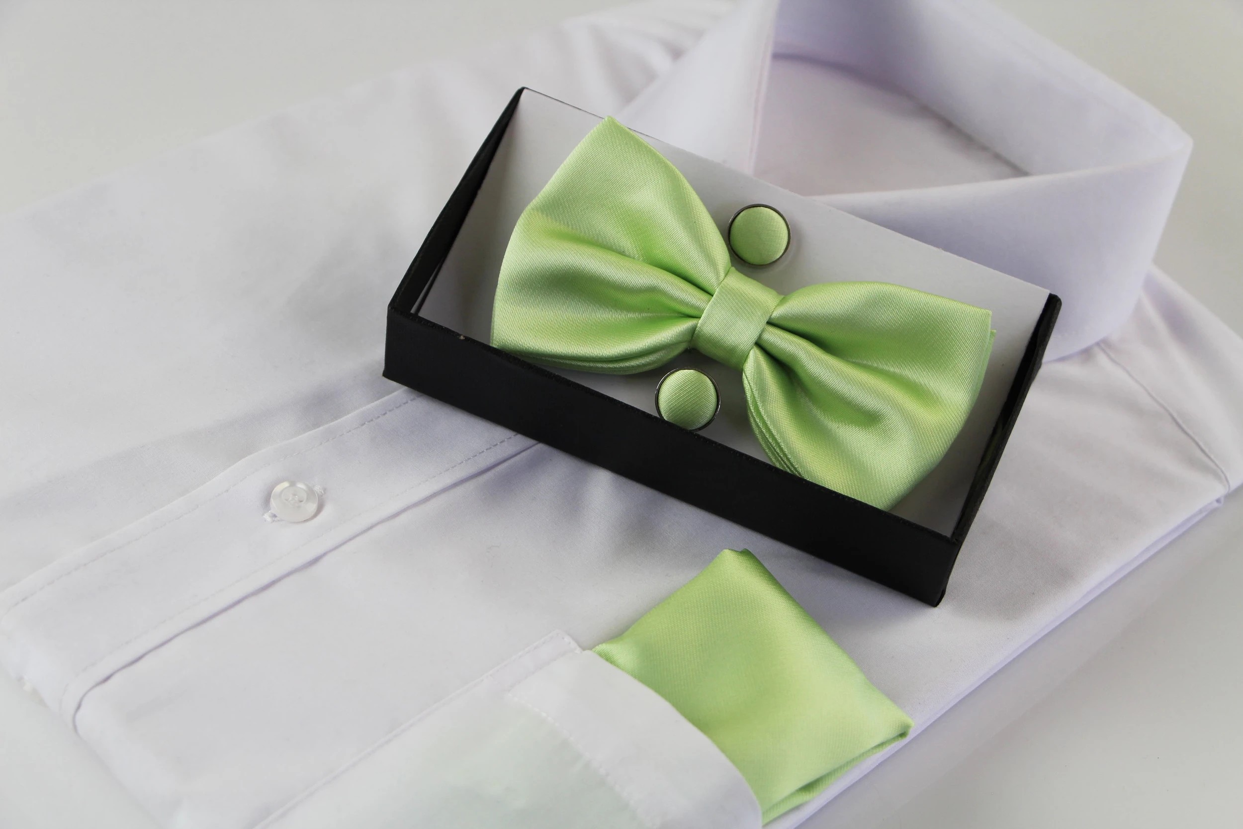 1 Zasel Mens Matching Bow Tie, Pocket Square & Cuff Links Set - Green, 1 of 1