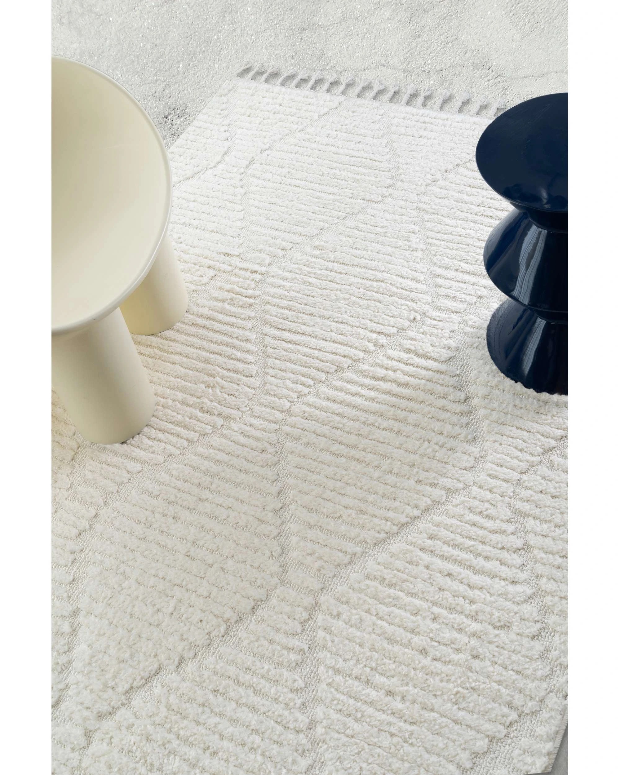 3 Loopsie Monetta Diamond Rug-370cm x 280cm - White, 3 of 7