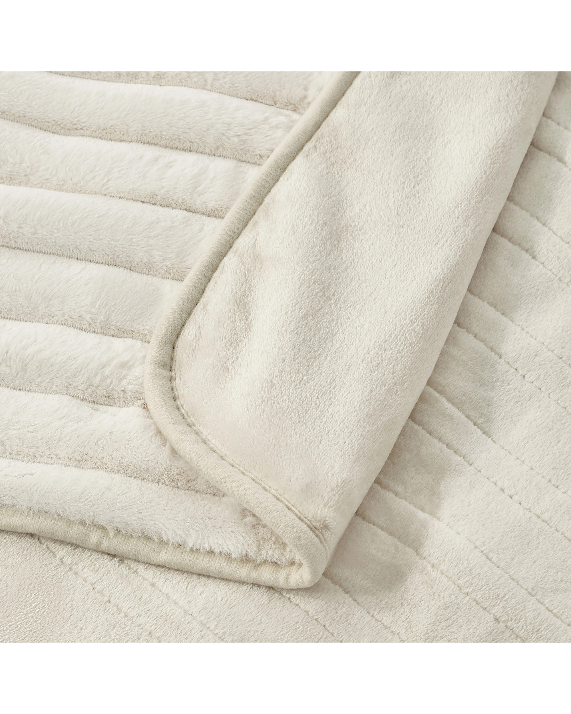 4 Dreamaker Cirra Chunky Embossed Fleece Heated Throw 180x200cm - Natural, 4 of 10