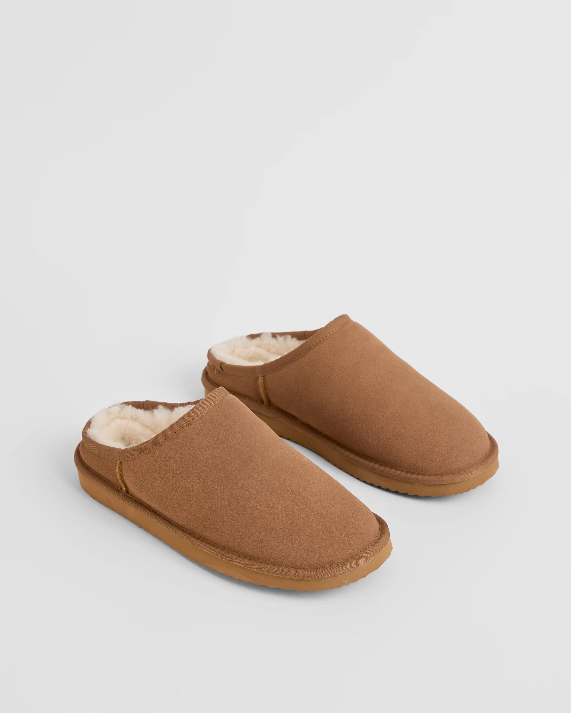2 Australian Design Ugg Boots and Slippers Australian Design Ugg Sheepskin and Leather Slipper Scuff CHESTNUT, 2 of 3