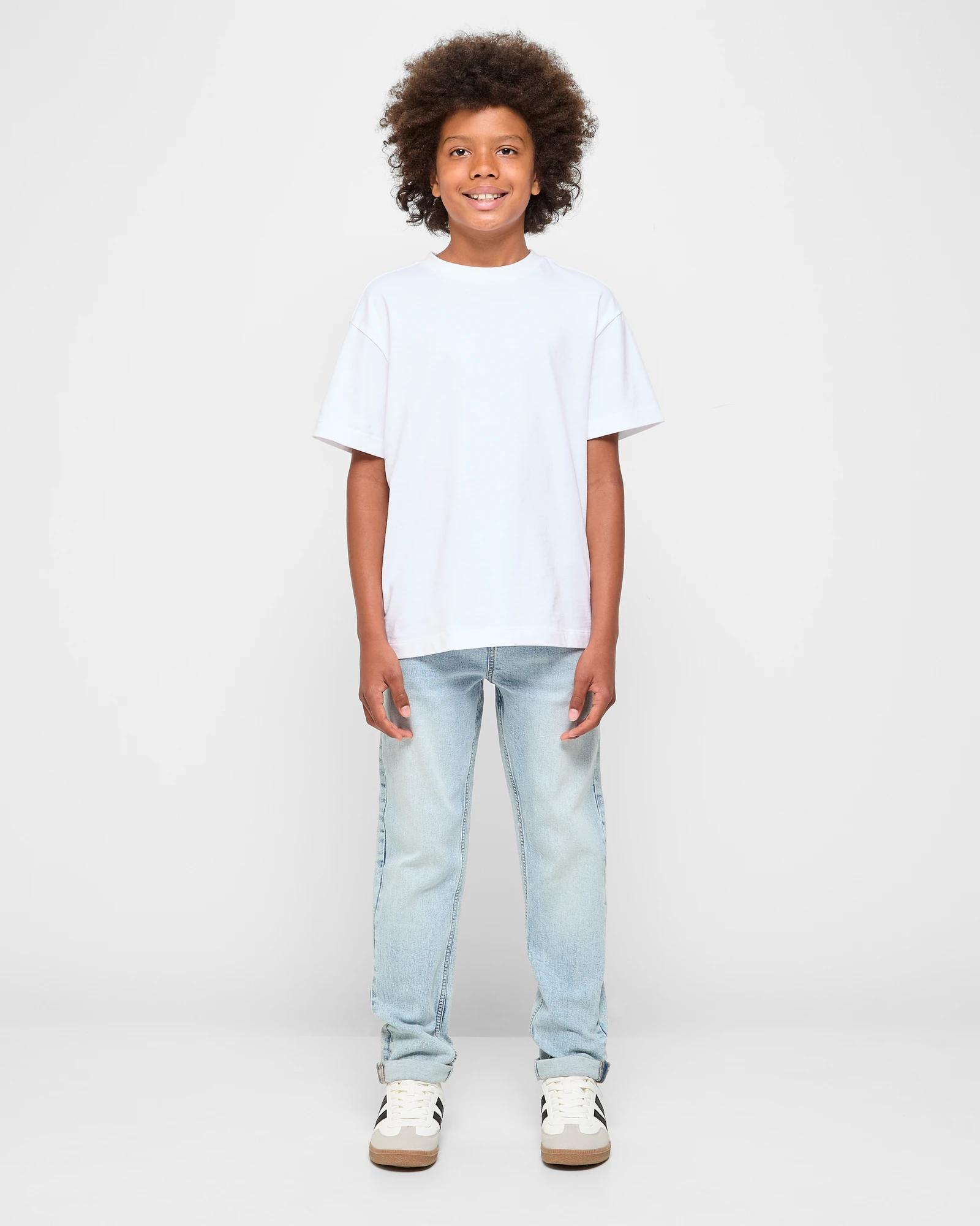 2 Target Straight Denim Jeans LIGHT WASH, 2 of 5