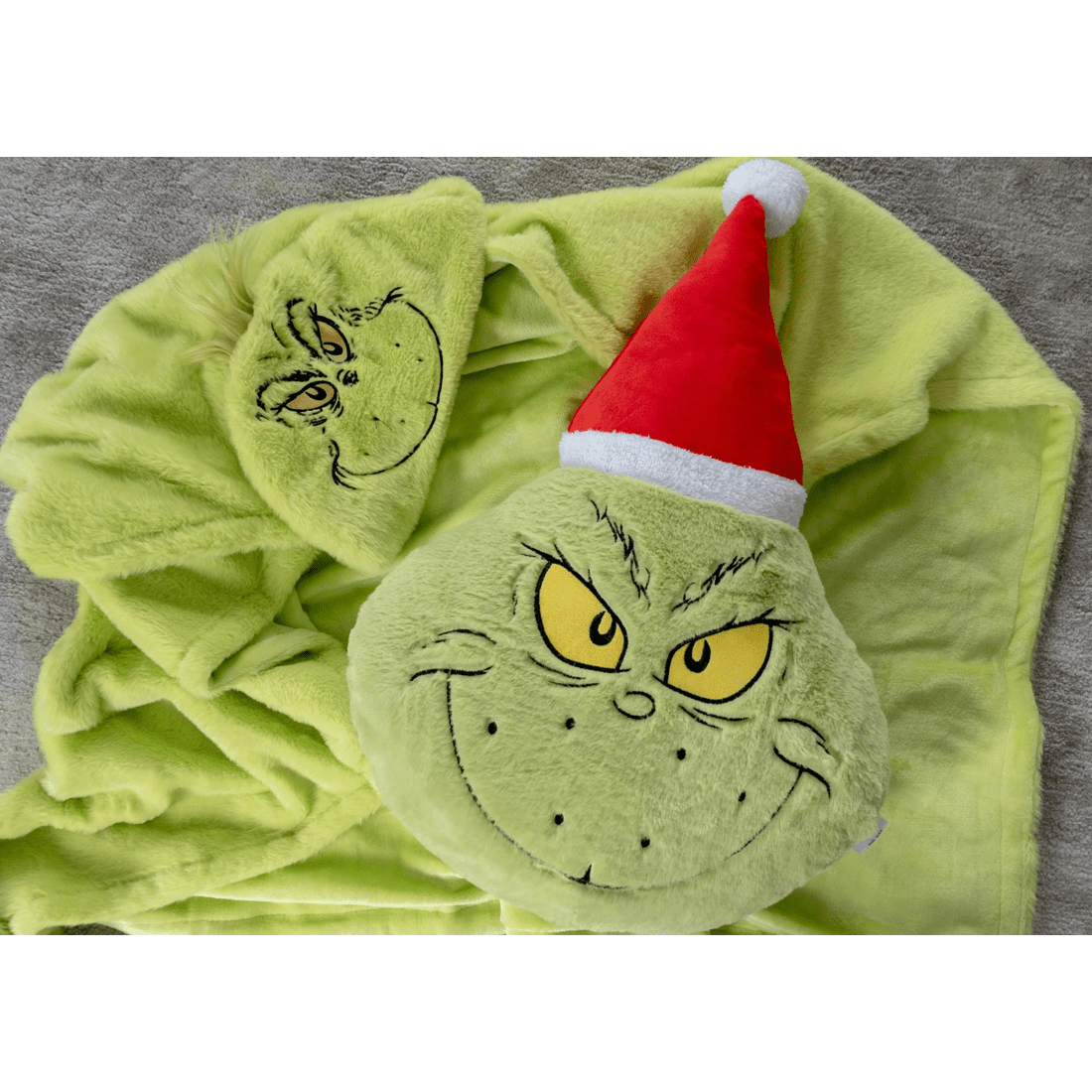 3 The Grinch Christmas Hooded Blanket Throw - Green, 3 of 9