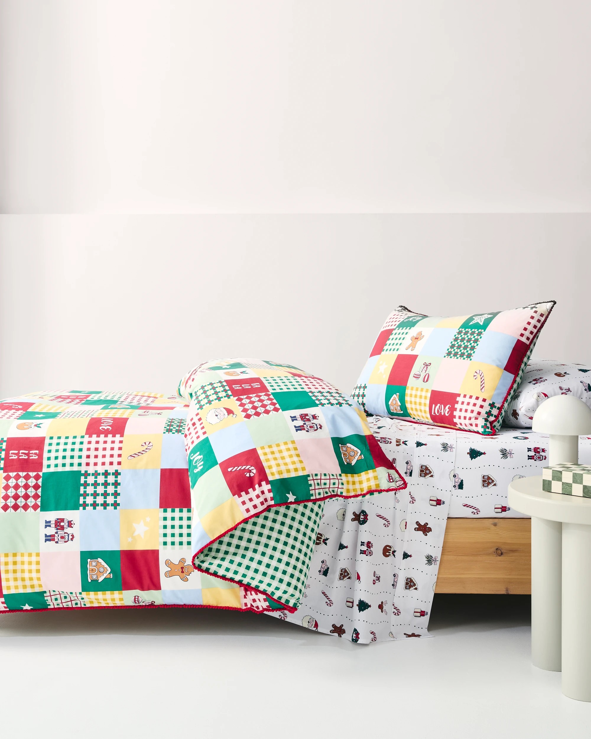 1 Target Christmas Printed Patchwork Quilt Cover Set - King Single Bed - Green, 1 of 10