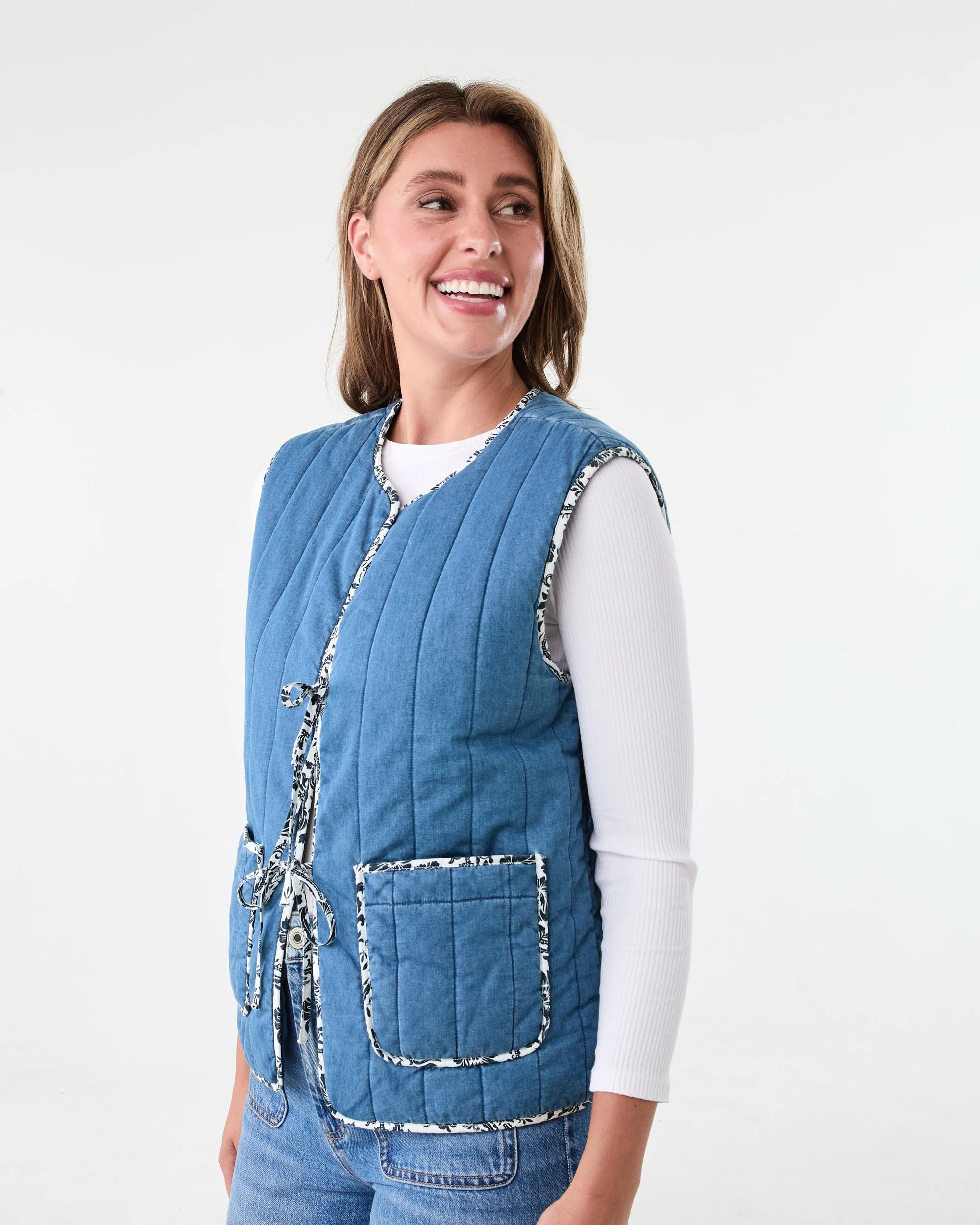 2 Quilted Tie Front Vest Blu M Wsh, 2 of 7