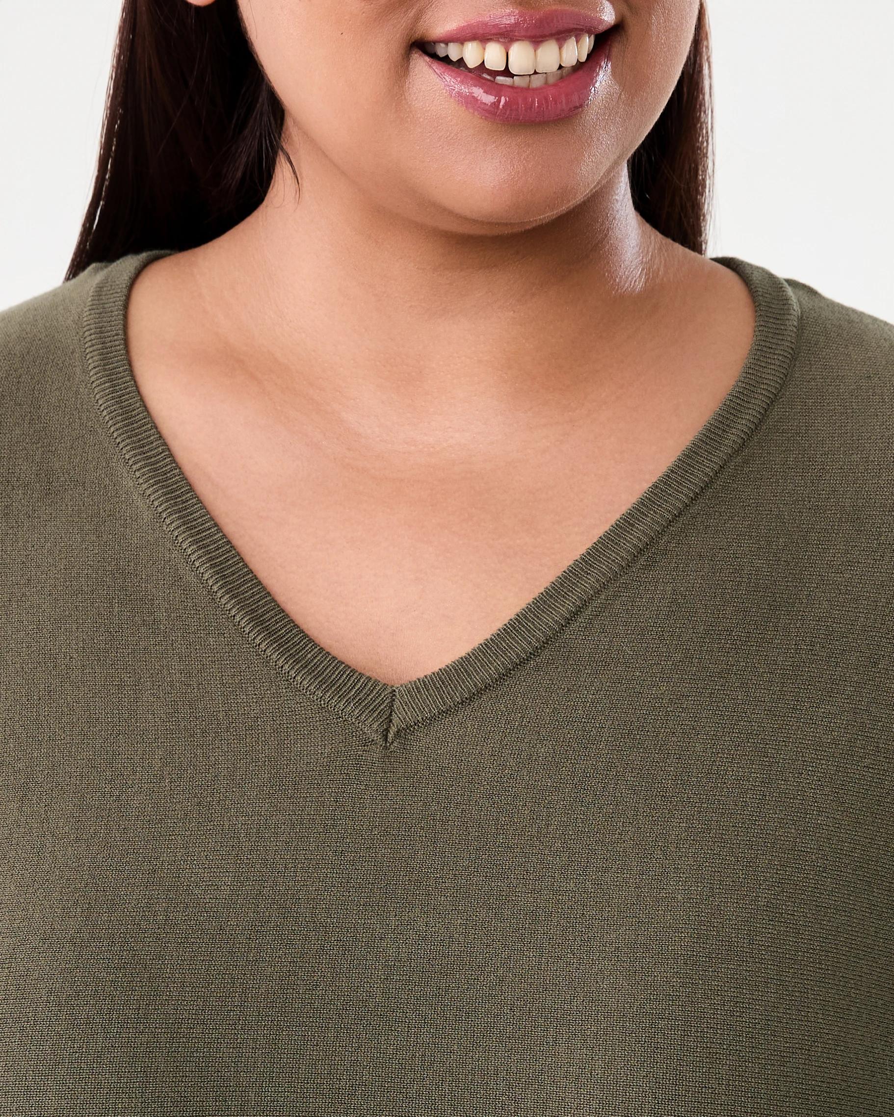 5 Curve Lightweight V-Neck Jumper Deep Olive, 5 of 6