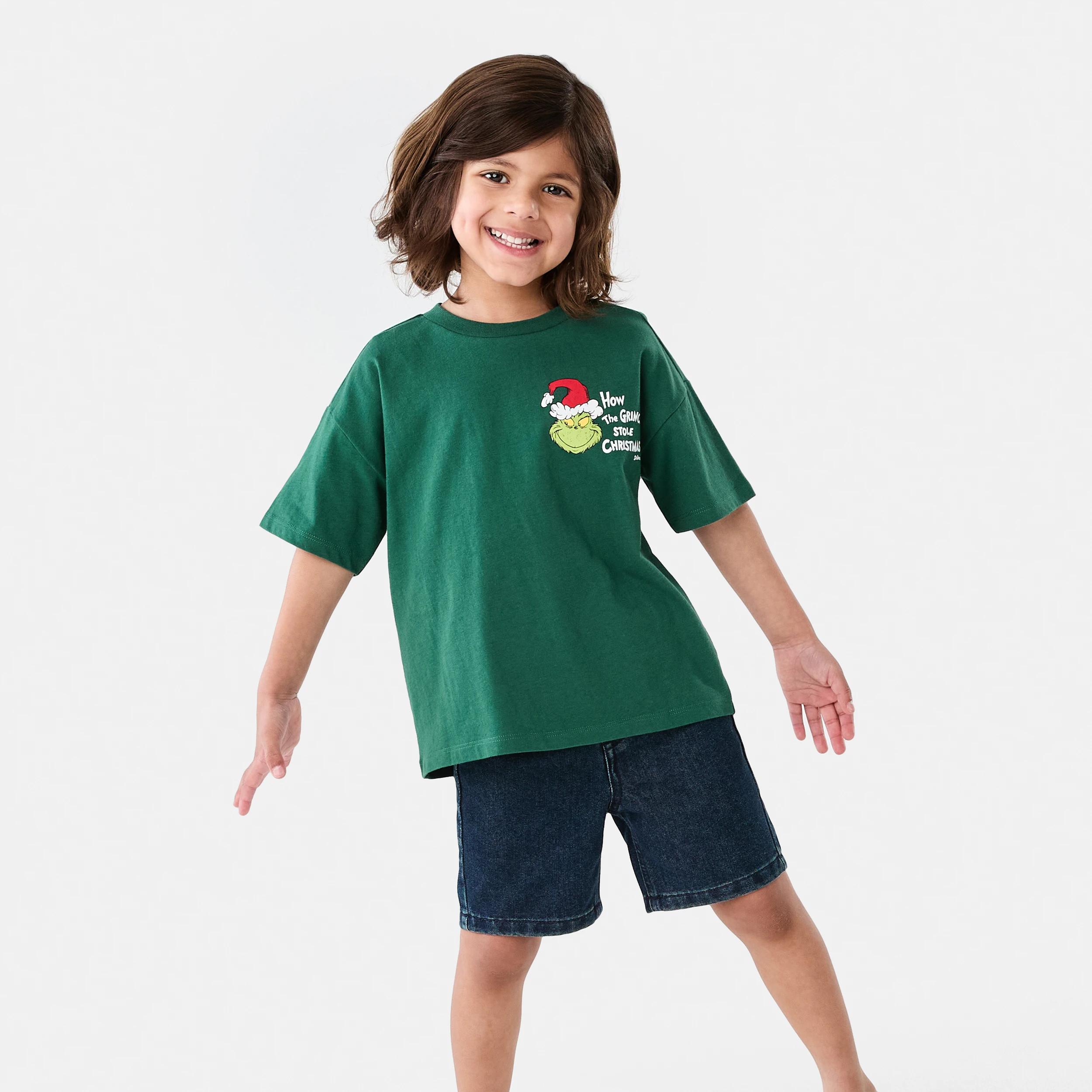 7 The Grinch License Christmas Oversized T-shirt GRINCH FAMILY XMAS PRINT GREEN KIDS, 7 of 8