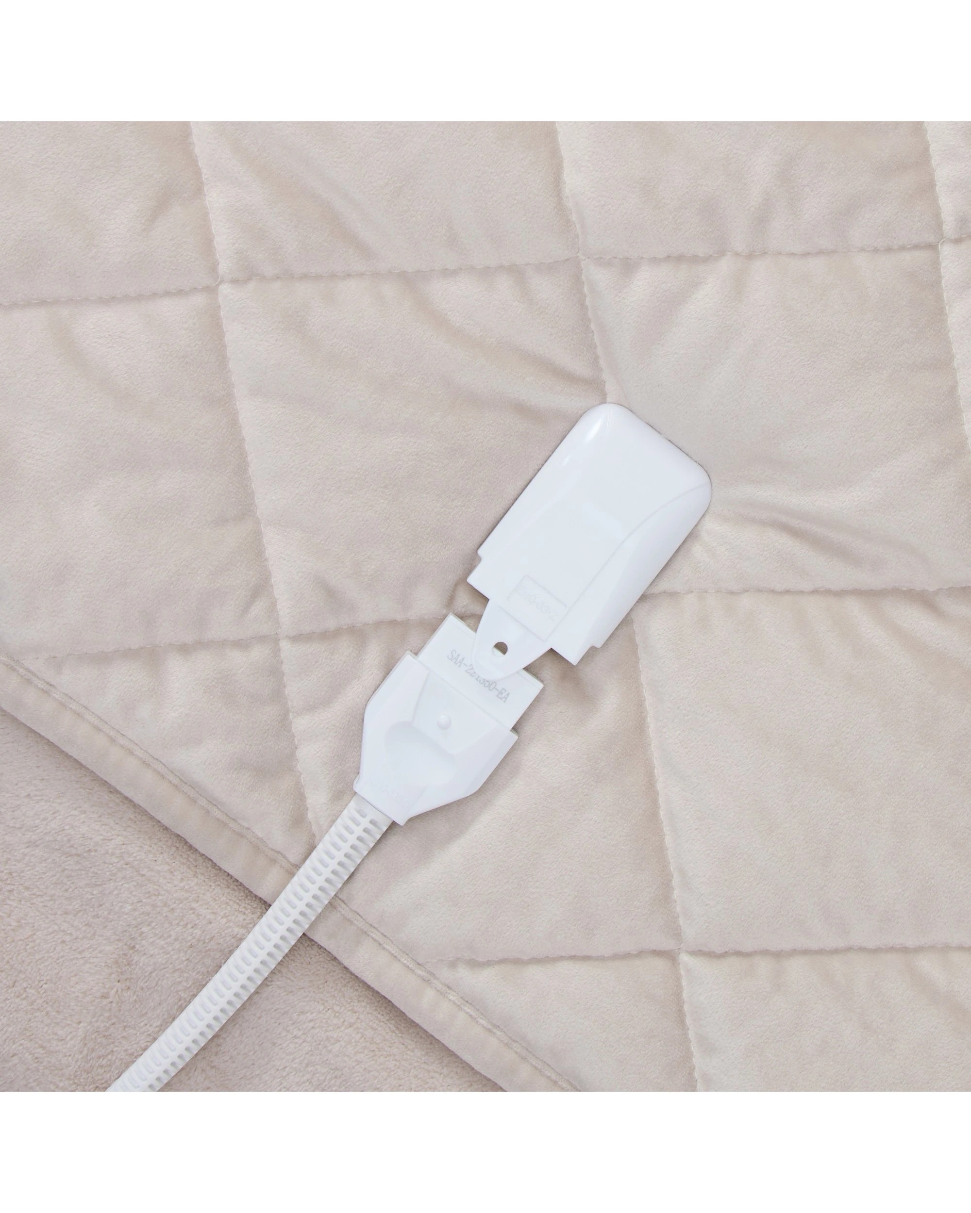 6 Dreamaker Haven Quilted Velvet Heated Throw 180x200cm - Stone, 6 of 8