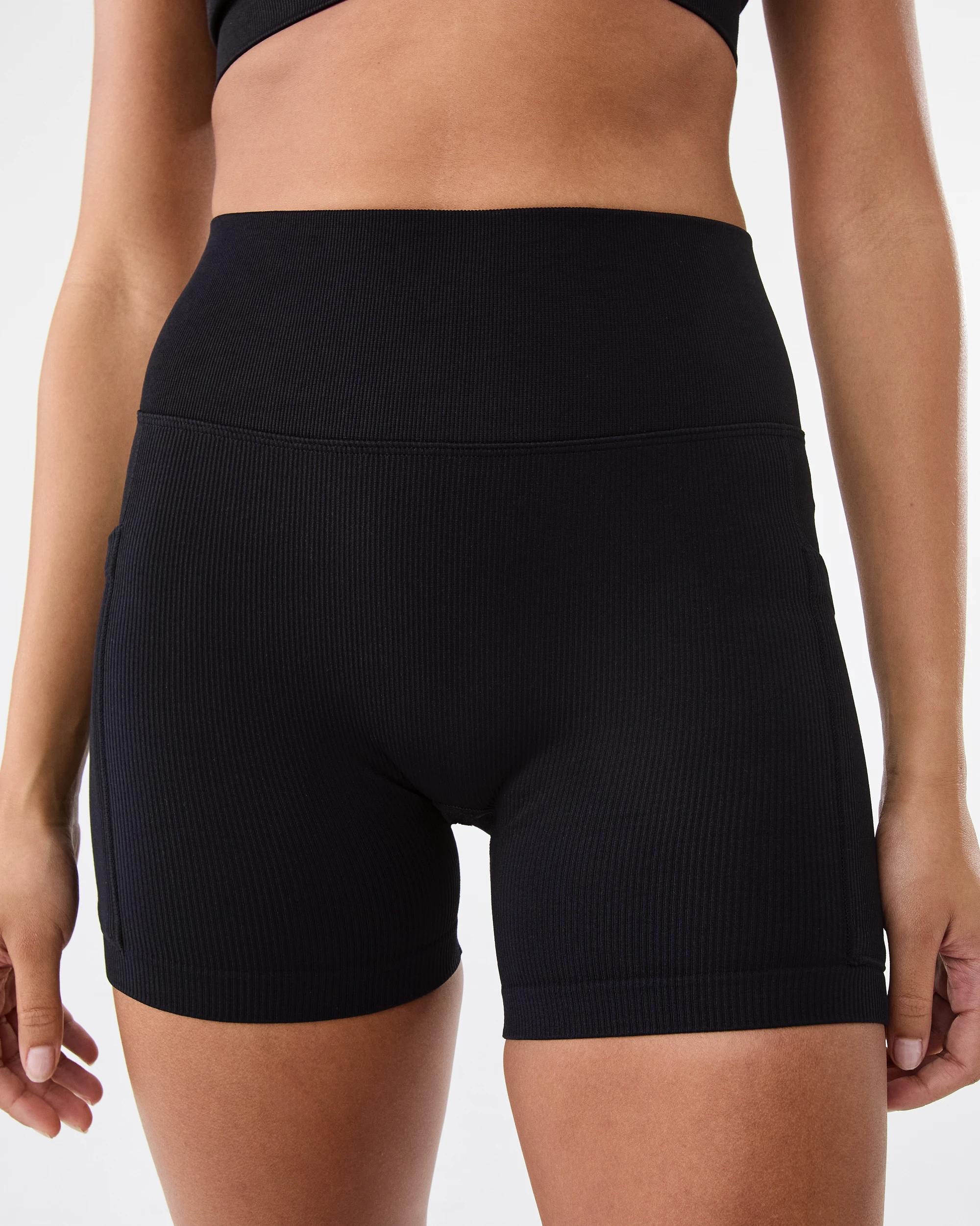 1 Active Womens Seamfree Pocket Bike Shorts Black, 1 of 7