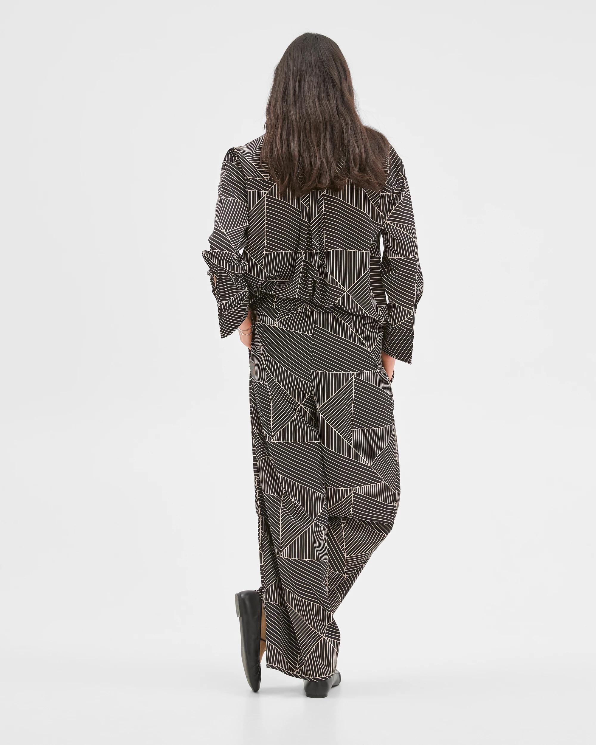 6 Preview Flat Front Wide Leg Pants BLACK SPLICED GEO, 6 of 6