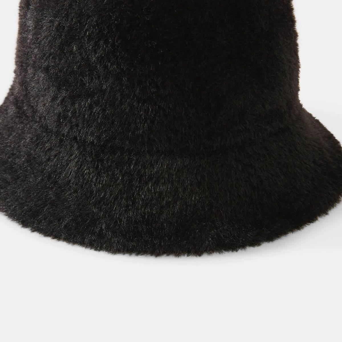 2 Fluffy Bucket Hat Black, 2 of 3