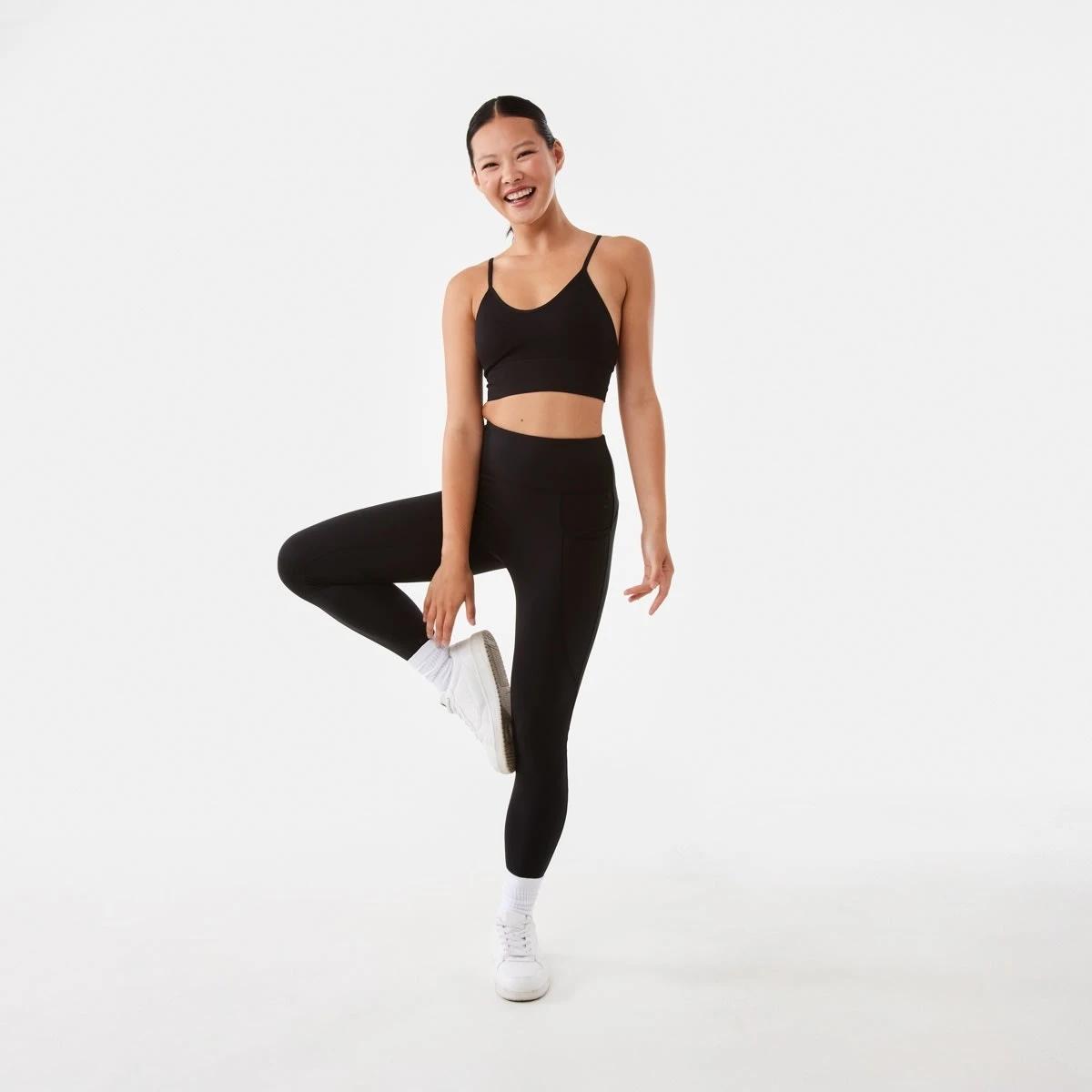 2 Active Womens Seamfree V-Neck Crop Top Black, 2 of 7