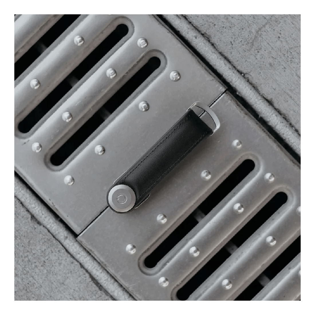 6 Orbitkey Hybrid Leather Key Organiser Black, 6 of 6