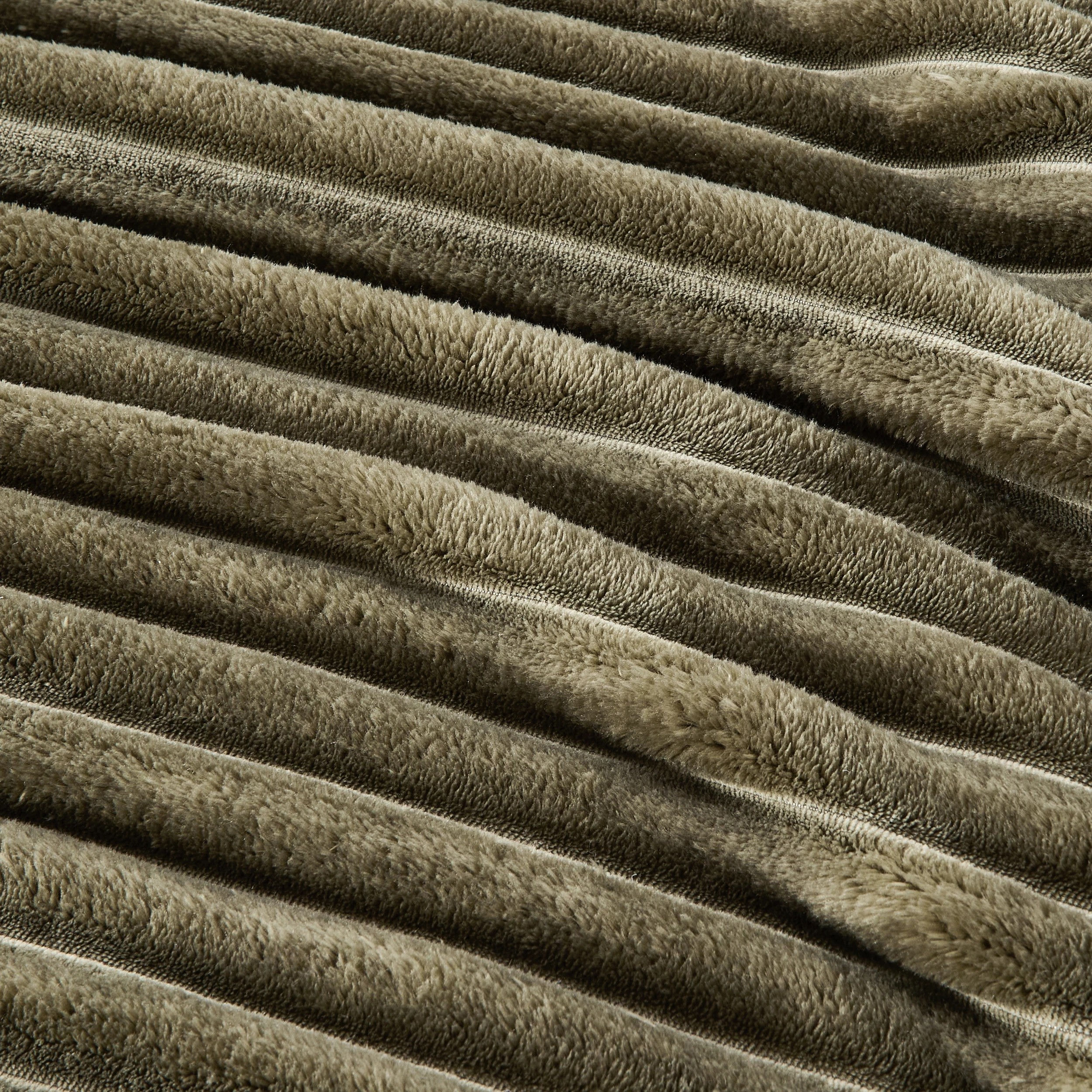 7 Ribbed Faux Fur Comforter Set - Queen Bed, Green, 7 of 7