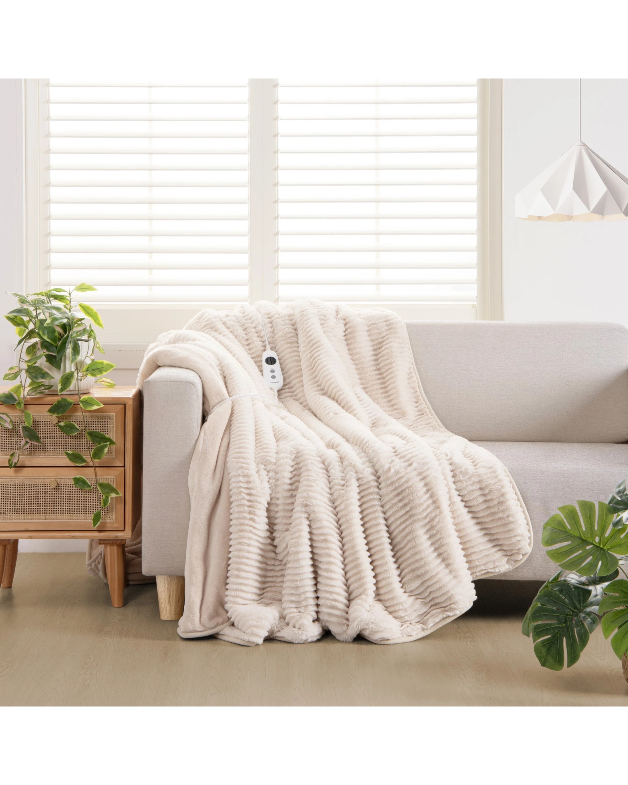 1 Dreamaker Millie Eyelash Fleece Reversible Heated Throw 180x200cm - Natural, 1 of 9